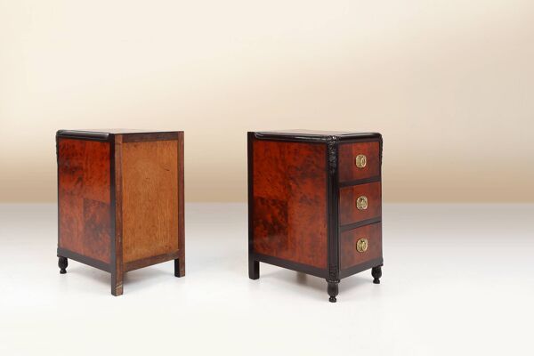 Paire de tables de chevet Art Déco en placage de ronce, chêne et cuivre, France vers 1910