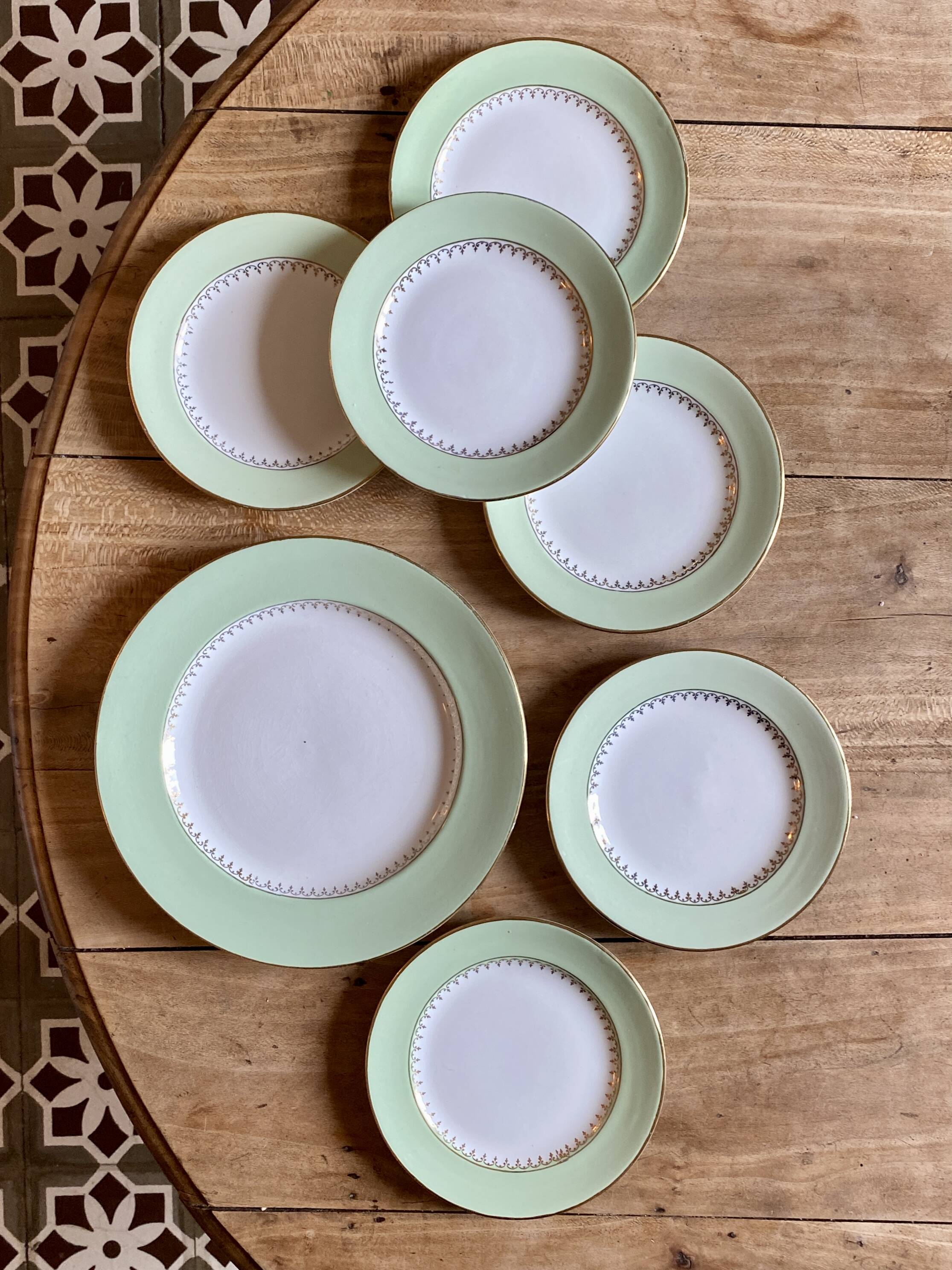 Vintage dessert service, one main course and 6 plates L'AMandinoise