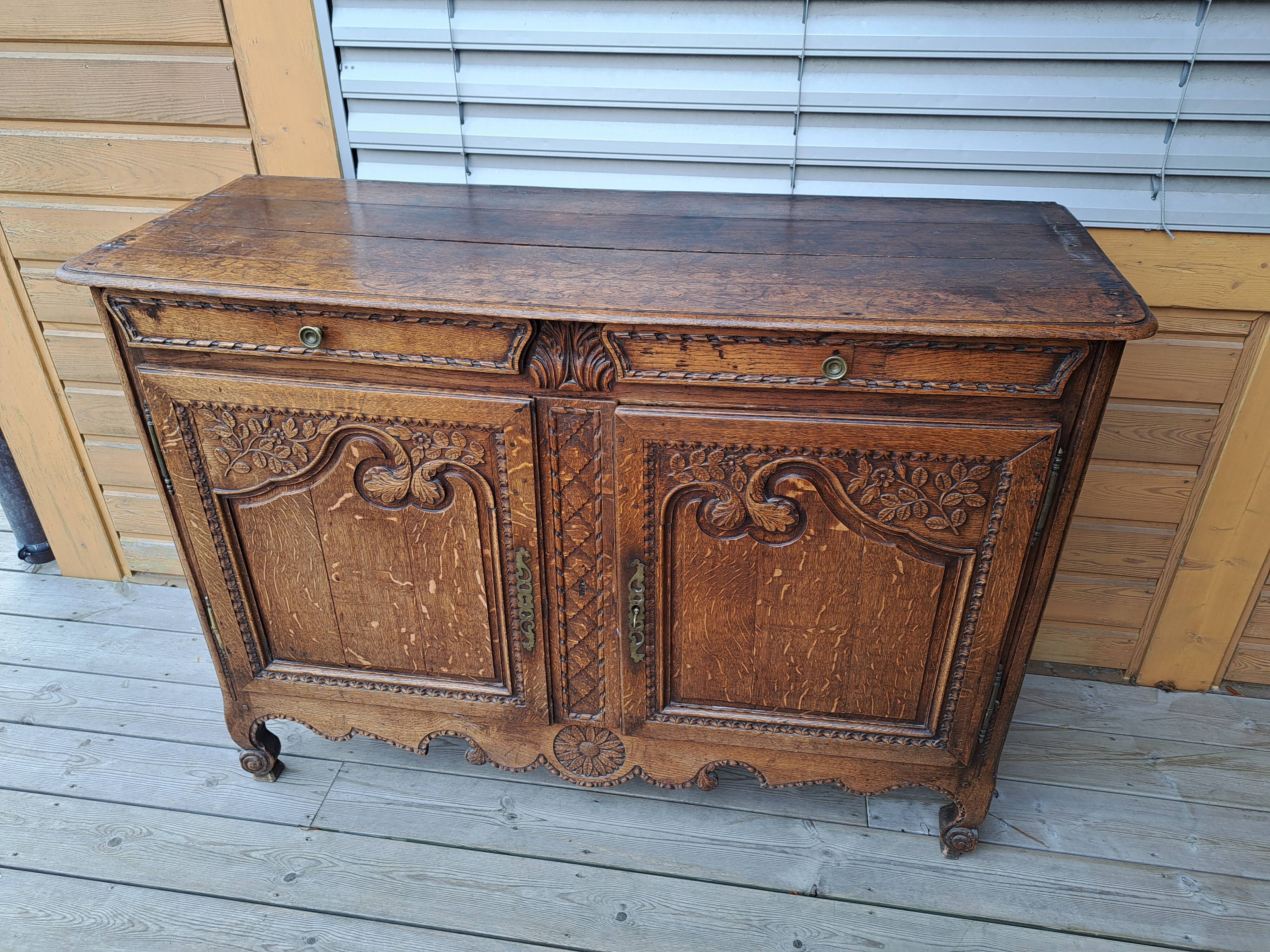 Buffet 2 body old dresser