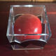 Sculpture en plexiglas cube et sphère rouge Luis Feito collab Citroën