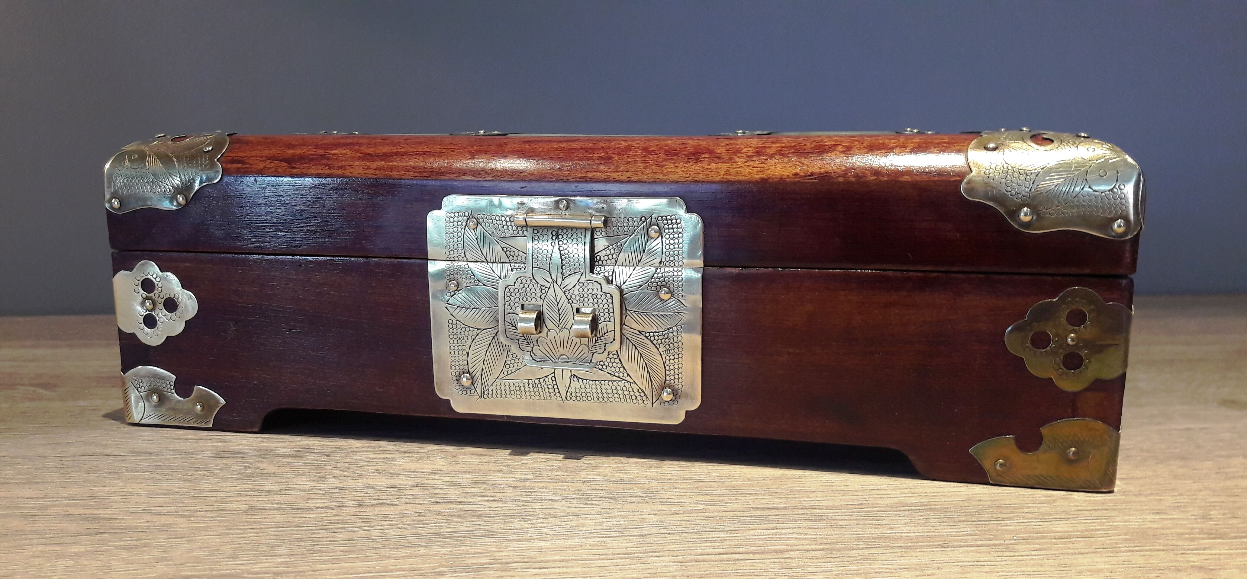 Jewelry box, Chinese jade stone - Wood - Mahogany, Brass