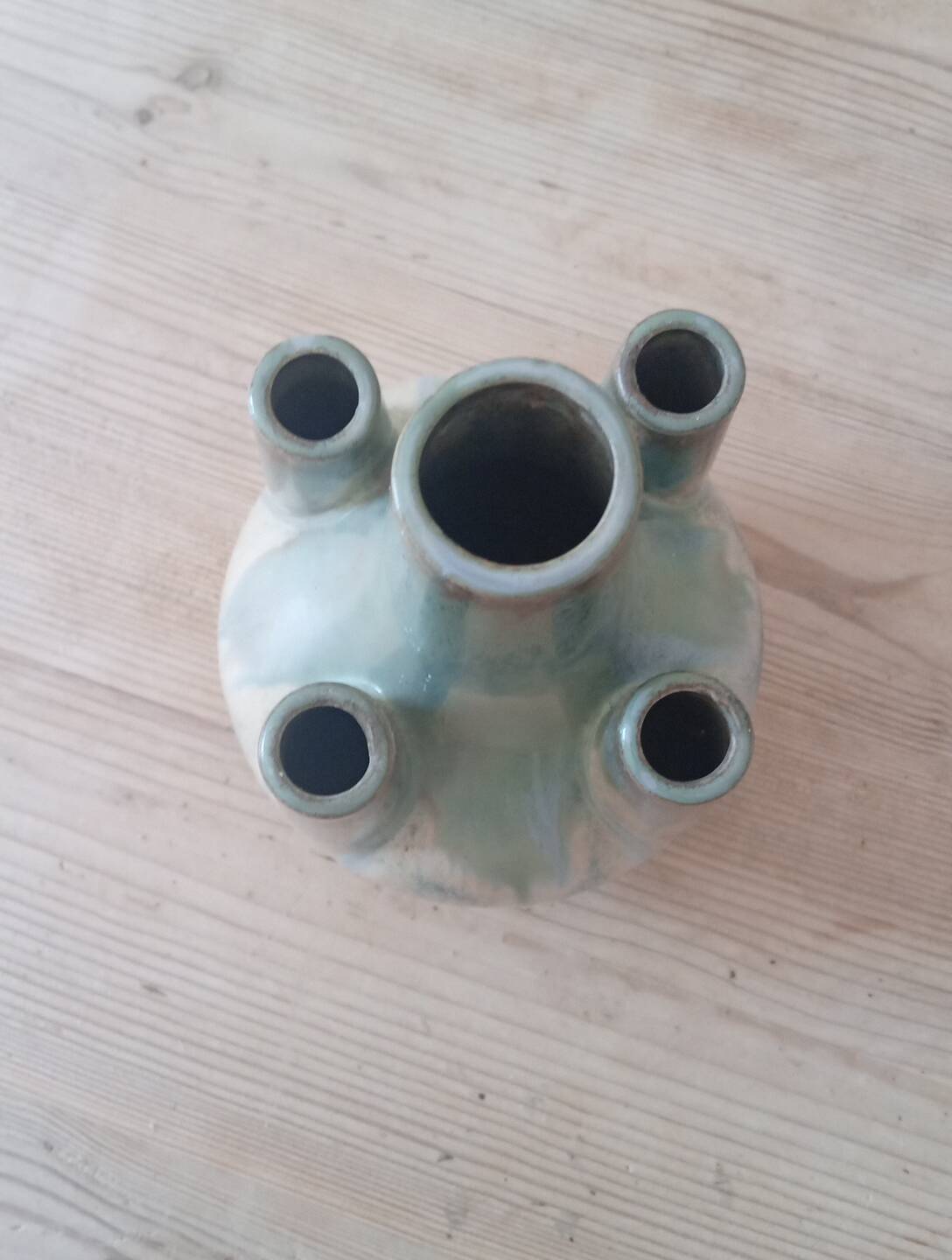 Flower-shaped stoneware vase