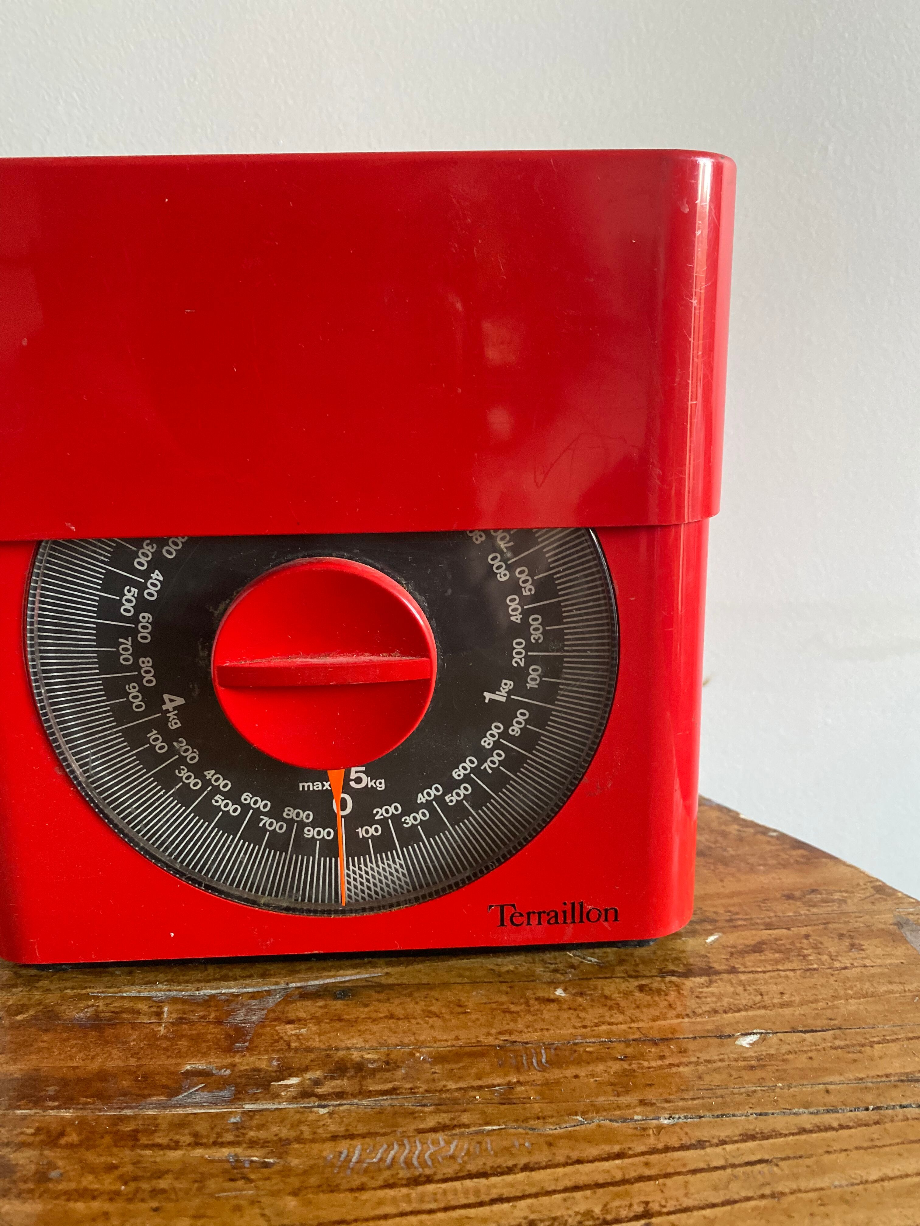 Terraillon red kitchen scale
