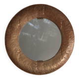 Miroir sculptural en cuivre martelé attribué à Angelo Bragalini