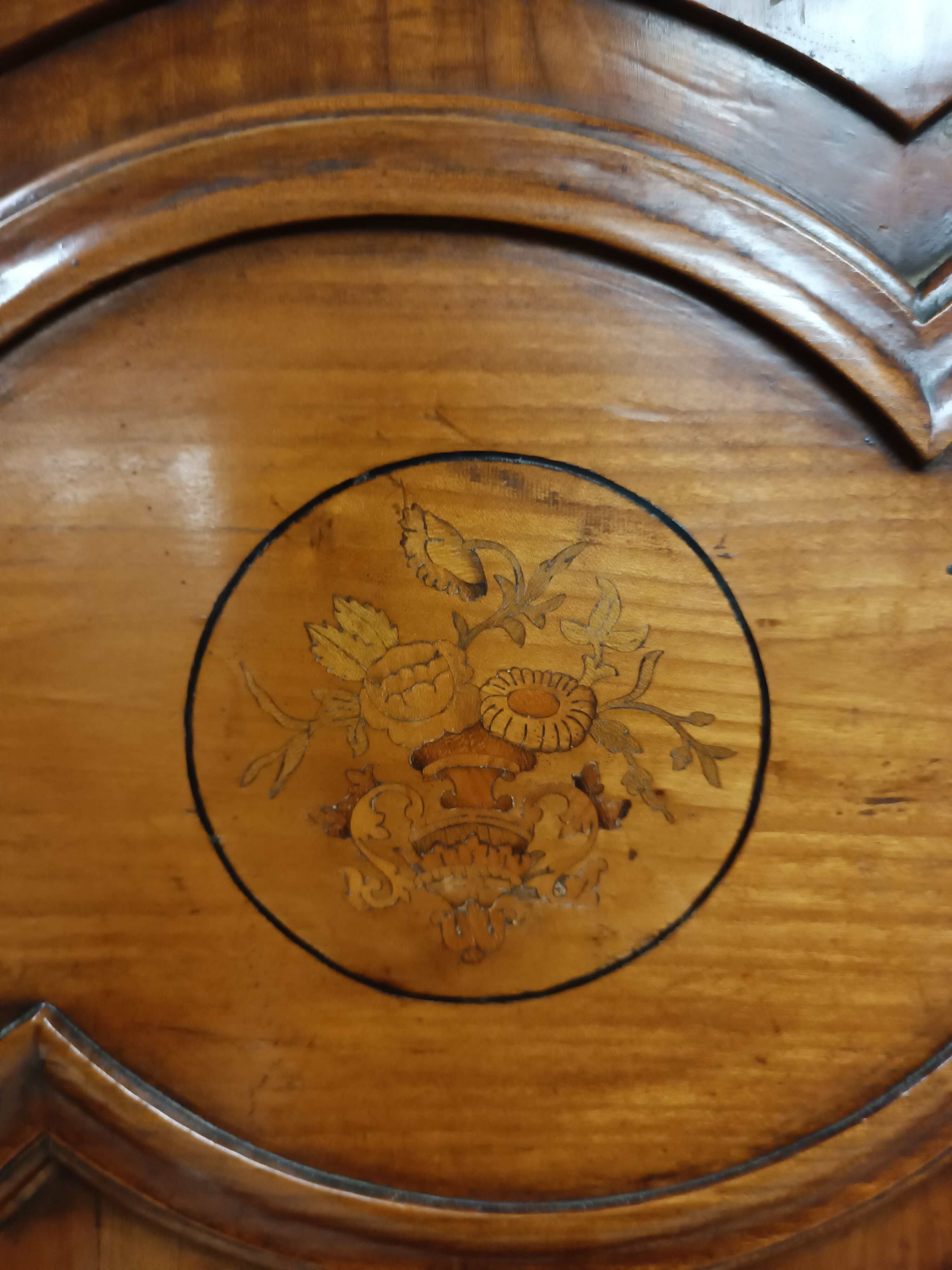 Buffet 2 bodies XIXth inlaid walnut