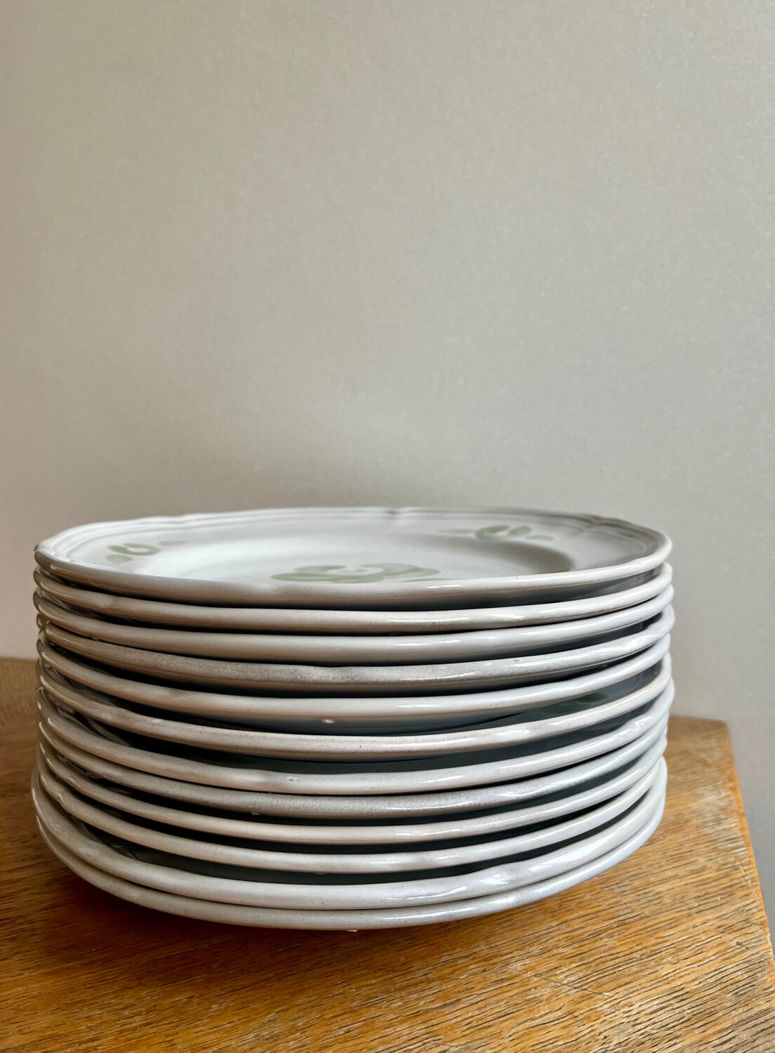 12 flat plates in earthenware, Niderviller