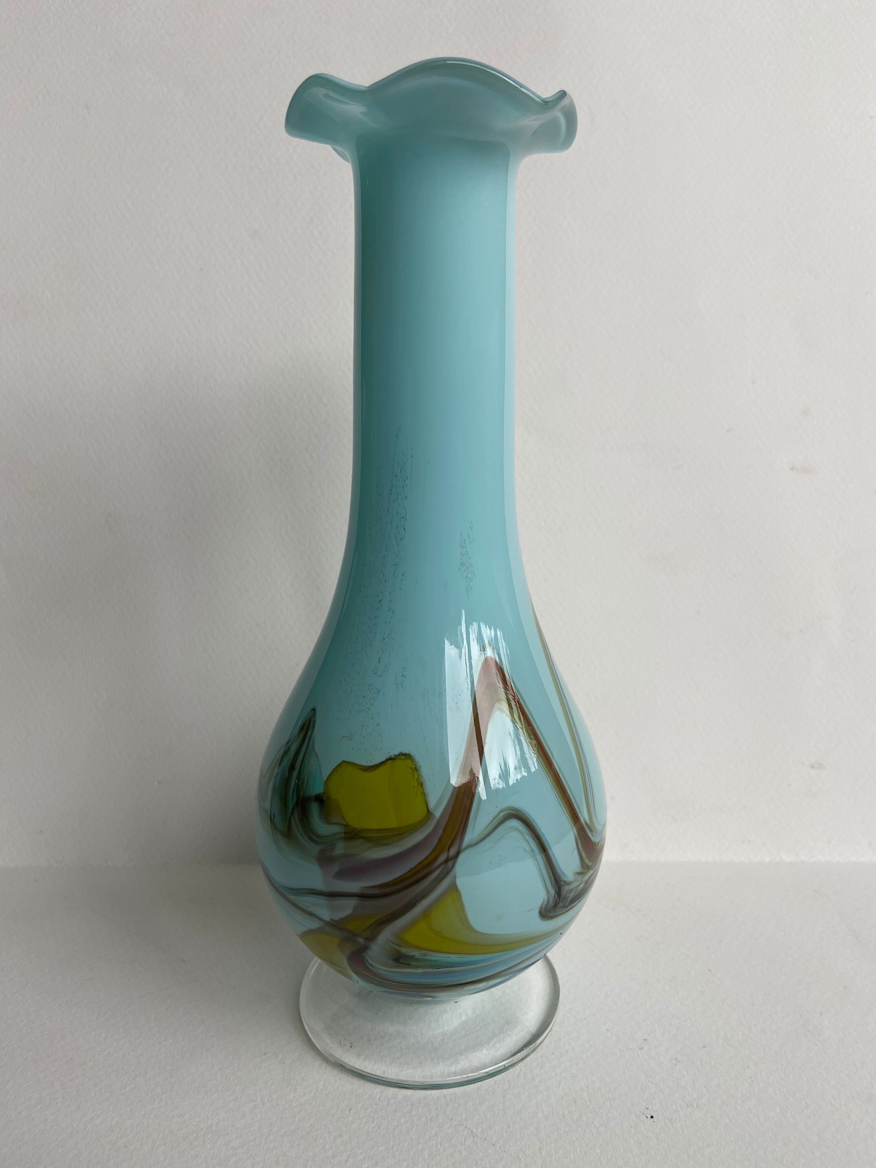 Vase in opaline