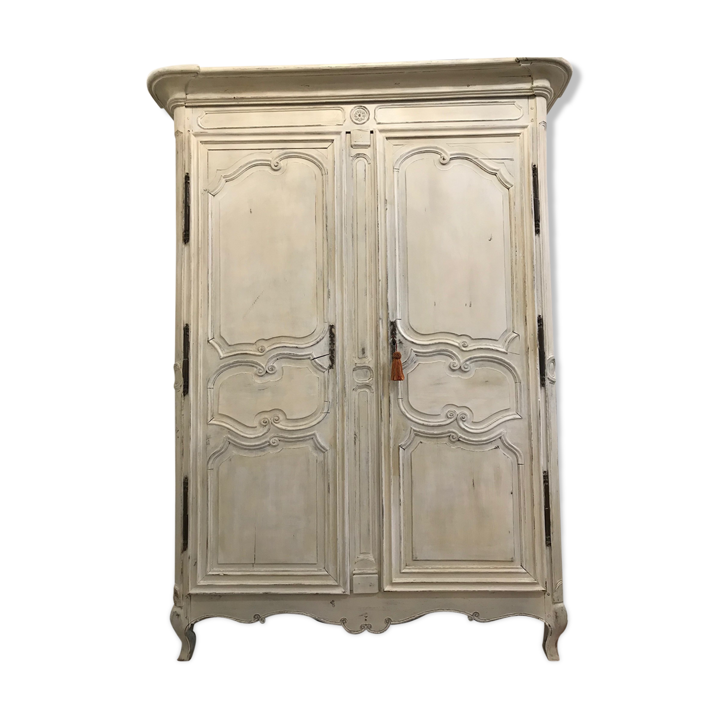 Lyon Dauphiné's old 18th patina wardrobe