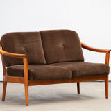 Vintage Scandinavian Sofa – 133 cm