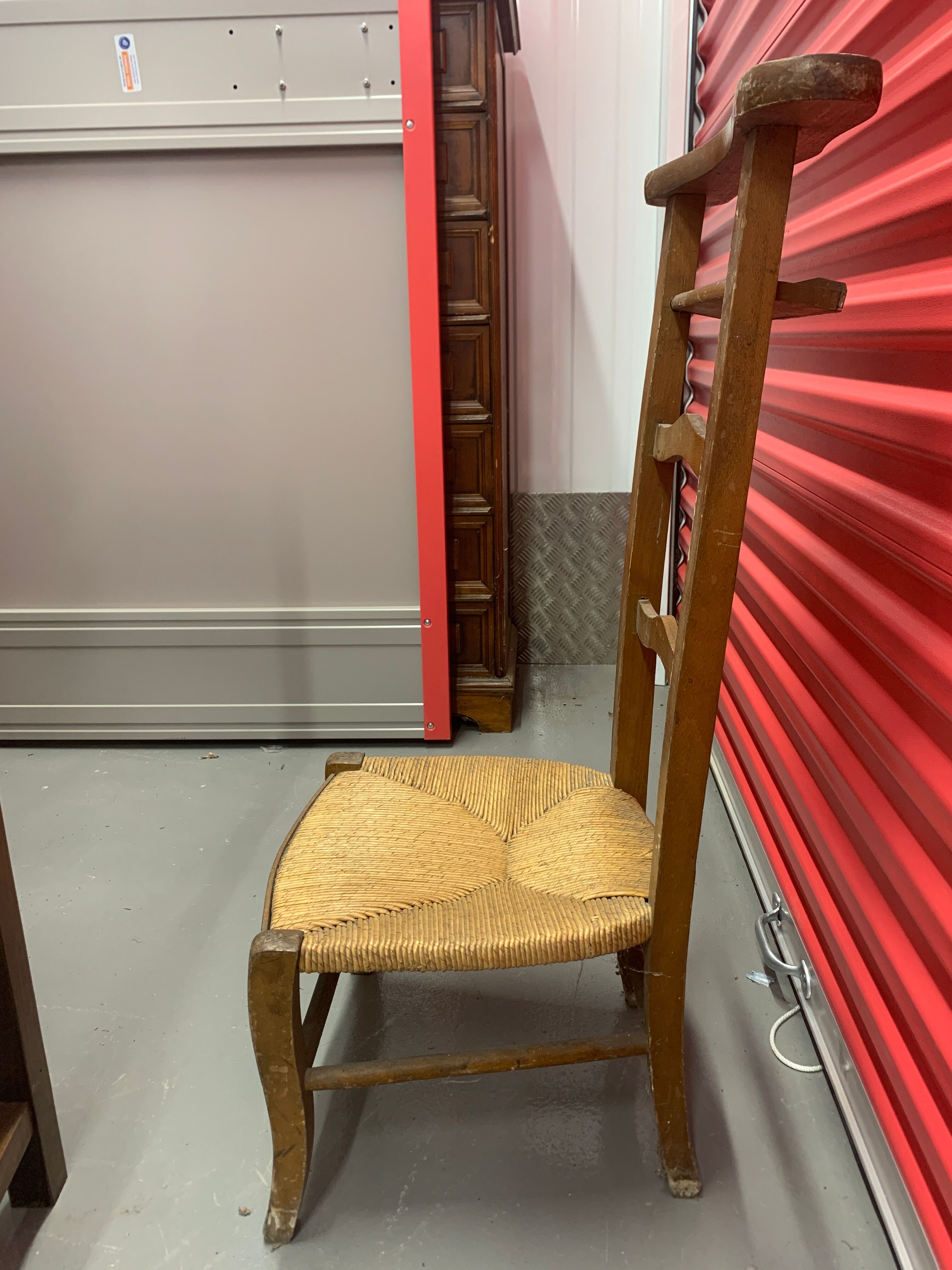 Prayer-god chair