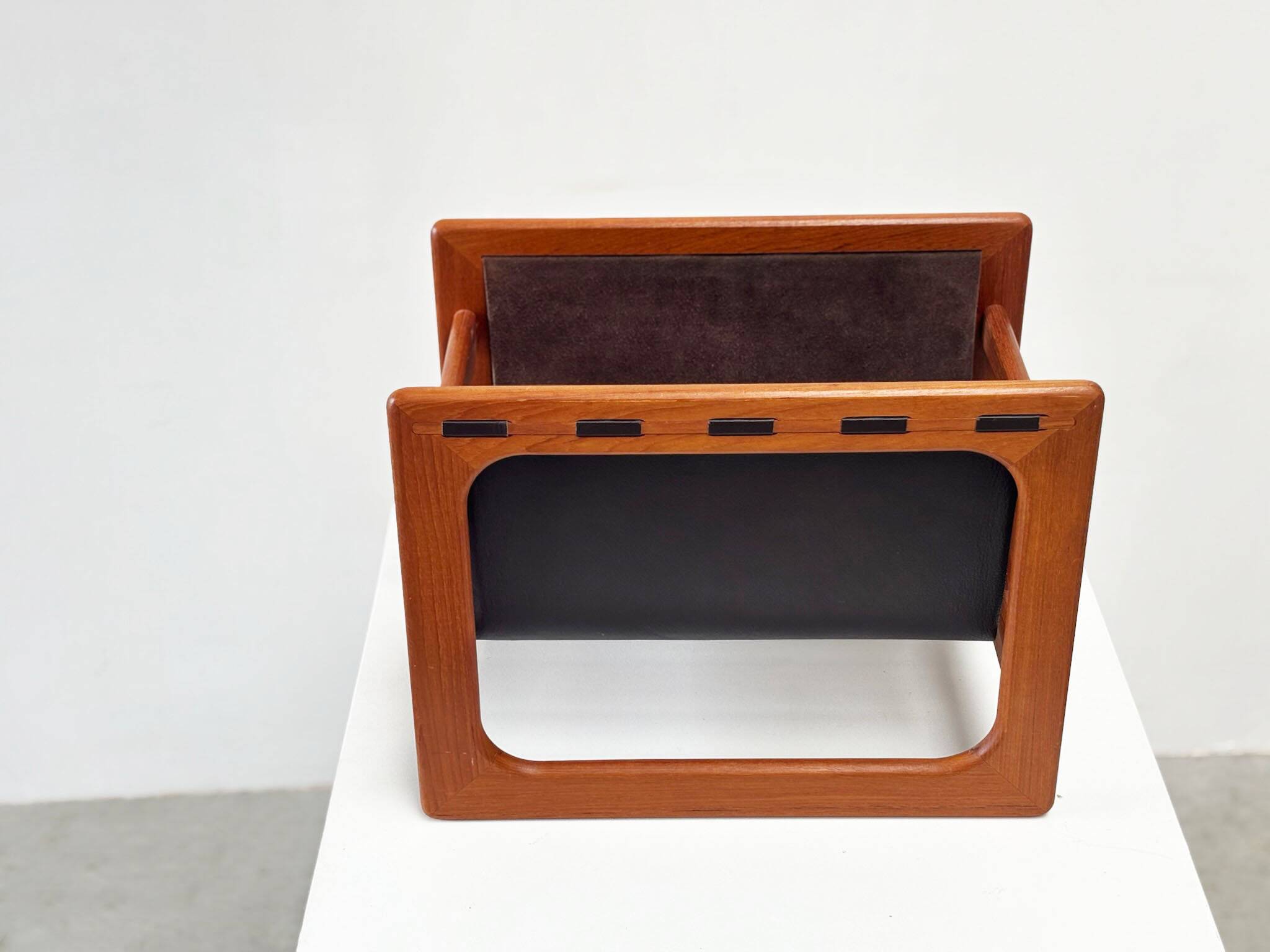Danish magazine holder by Aksel Kjersgaard for Salin Møbler