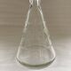 Carafe décor floral ciselé