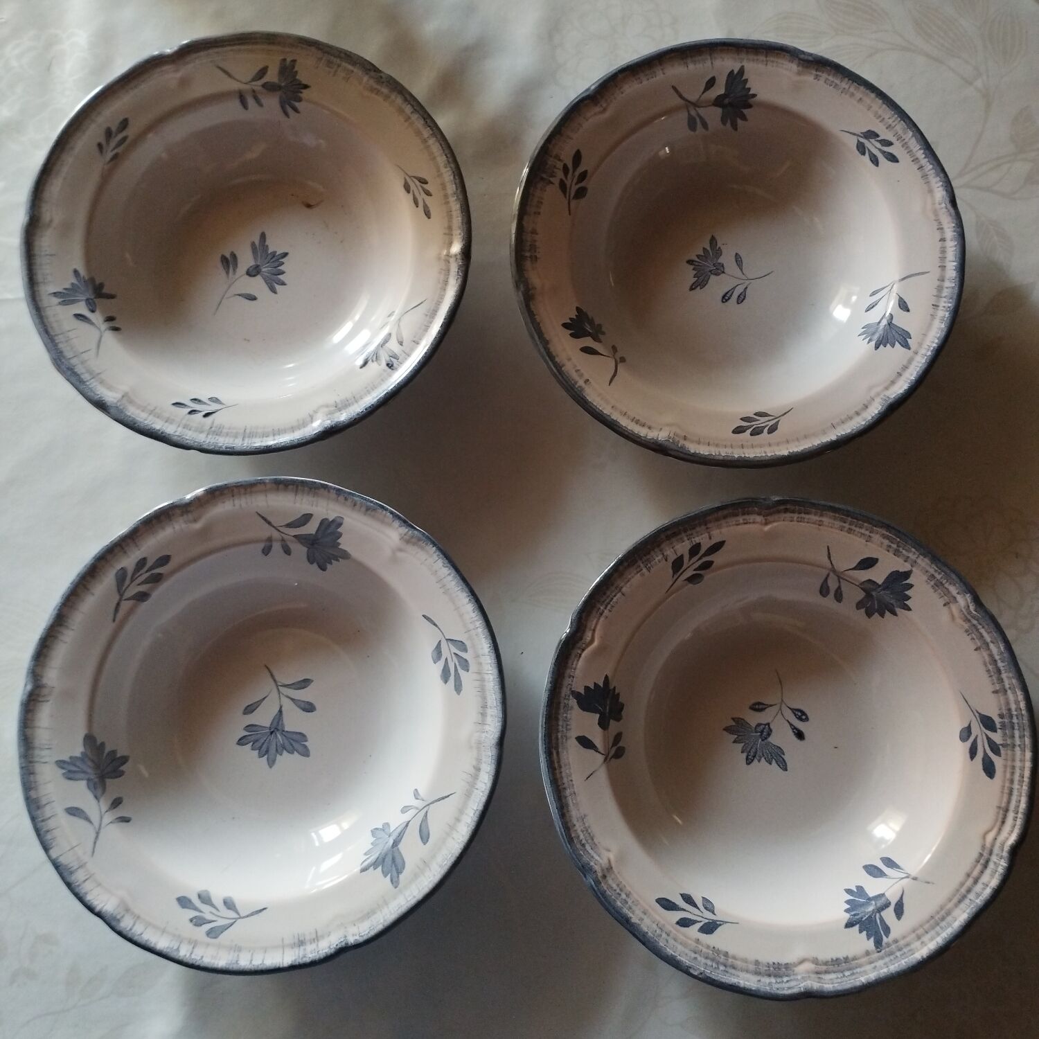 Set of 4 hollow plates Niderviller