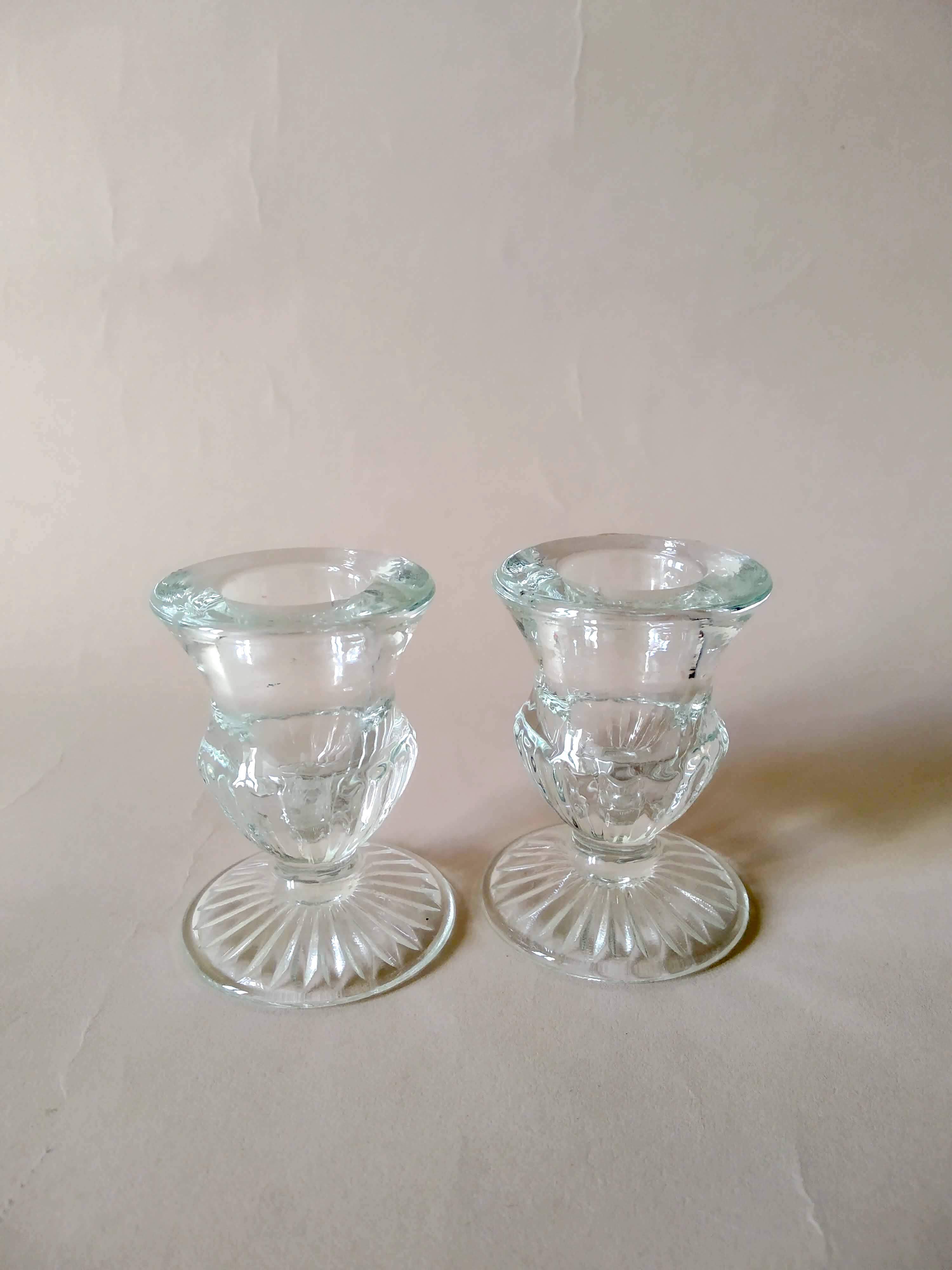 Paire de bougeoirs en verre forme Medicis