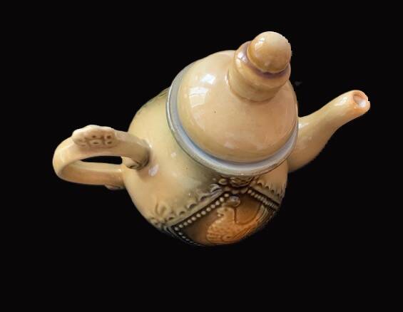 Earthenware teapot from Volgograd (Russia)
