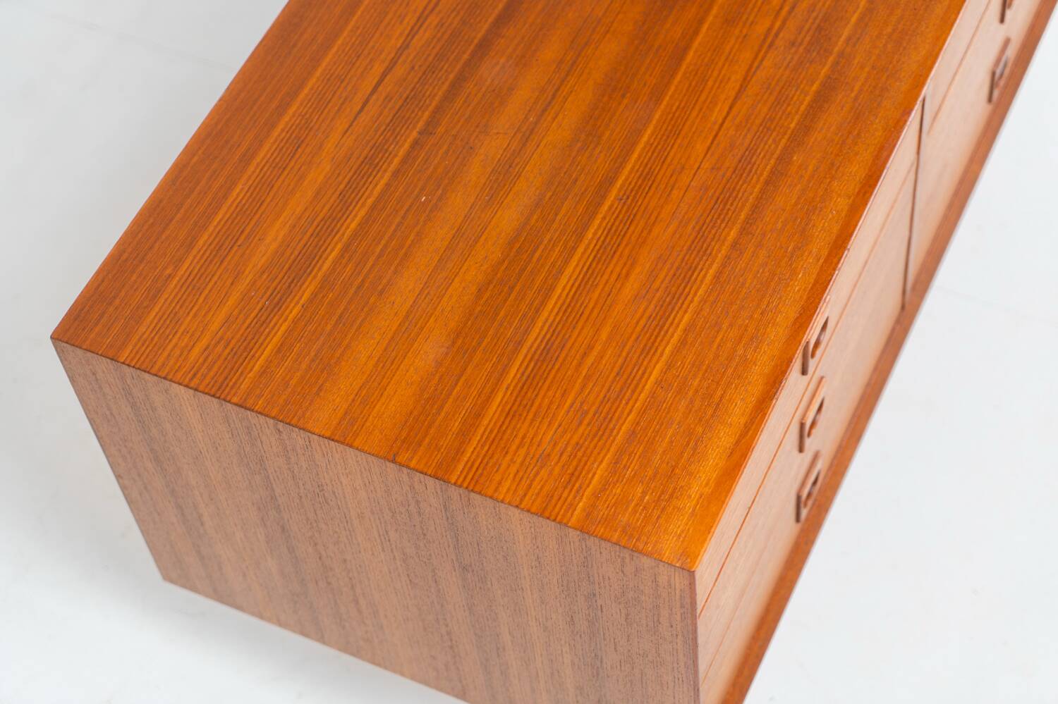 Commode basse par Erik Brouer pour Brouer Møbelfabrik (Danemark, 1960)