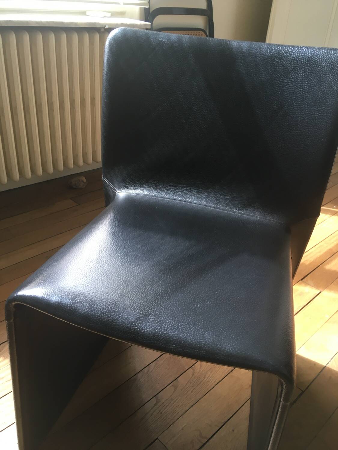"glove" chair molteni & co. / black leather