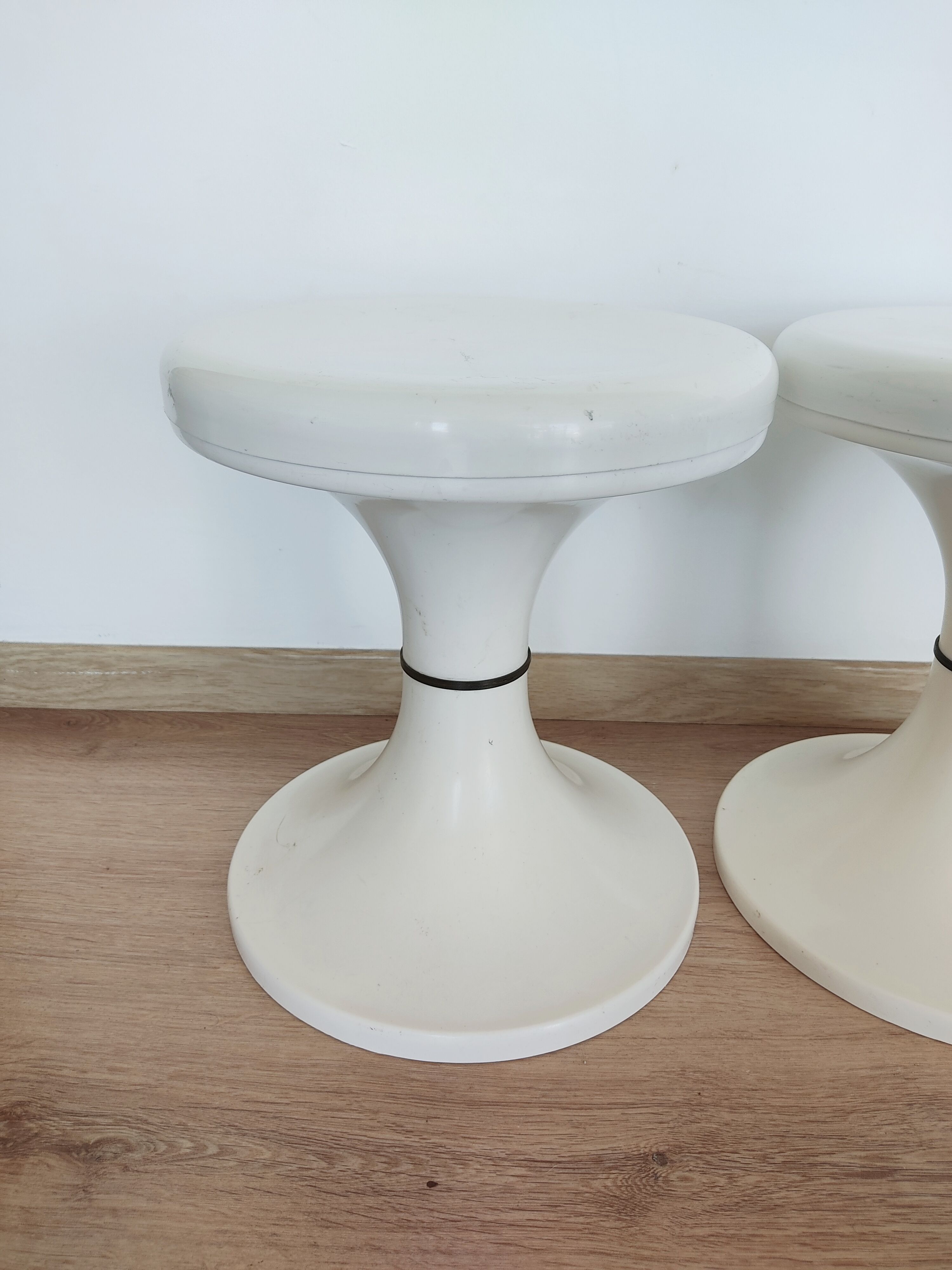 Set of 3 white tam tam stools