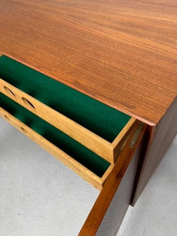 Enfilade en teck par Ib Kofod-Larsen années 1960