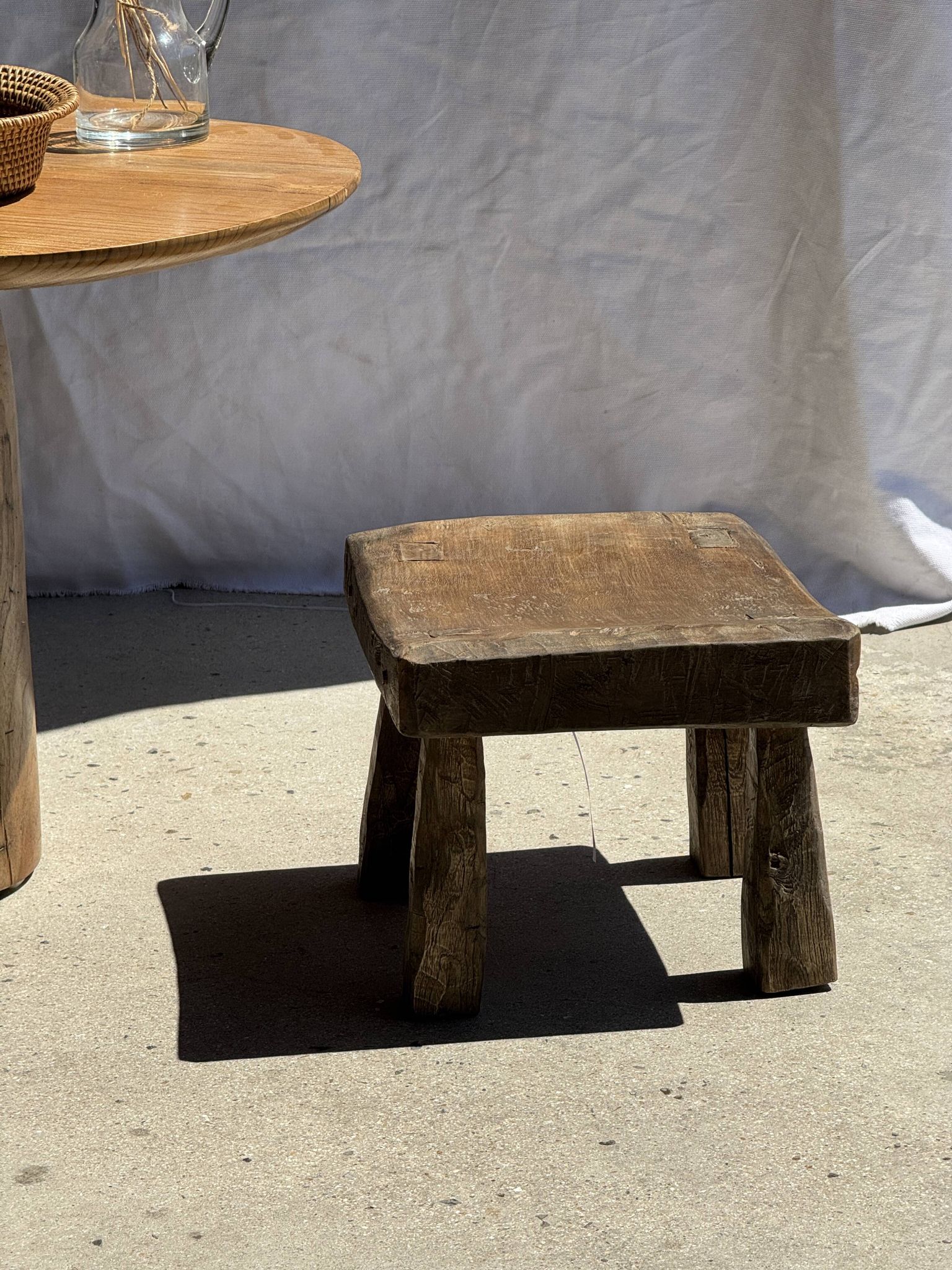 Petit stool, tabouret d'appoint en teck massif rectangulaire arrondie