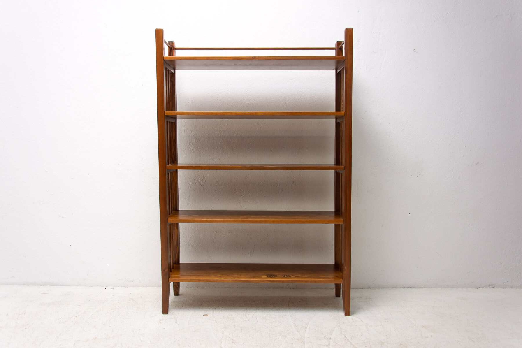 Larch wood bookcase, 1970´s, Czechoslovakia