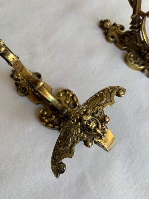Gilded bronze hook nineteenth, Louis XVI, chimera decoration