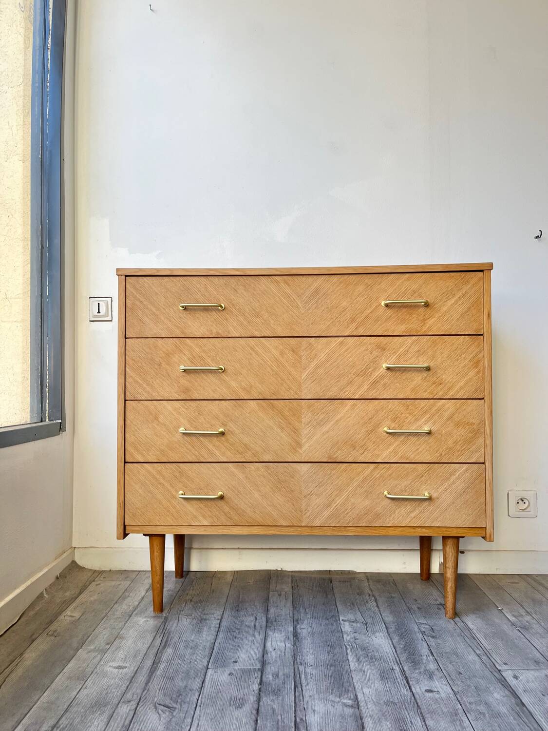 Tapered leg chest of drawers