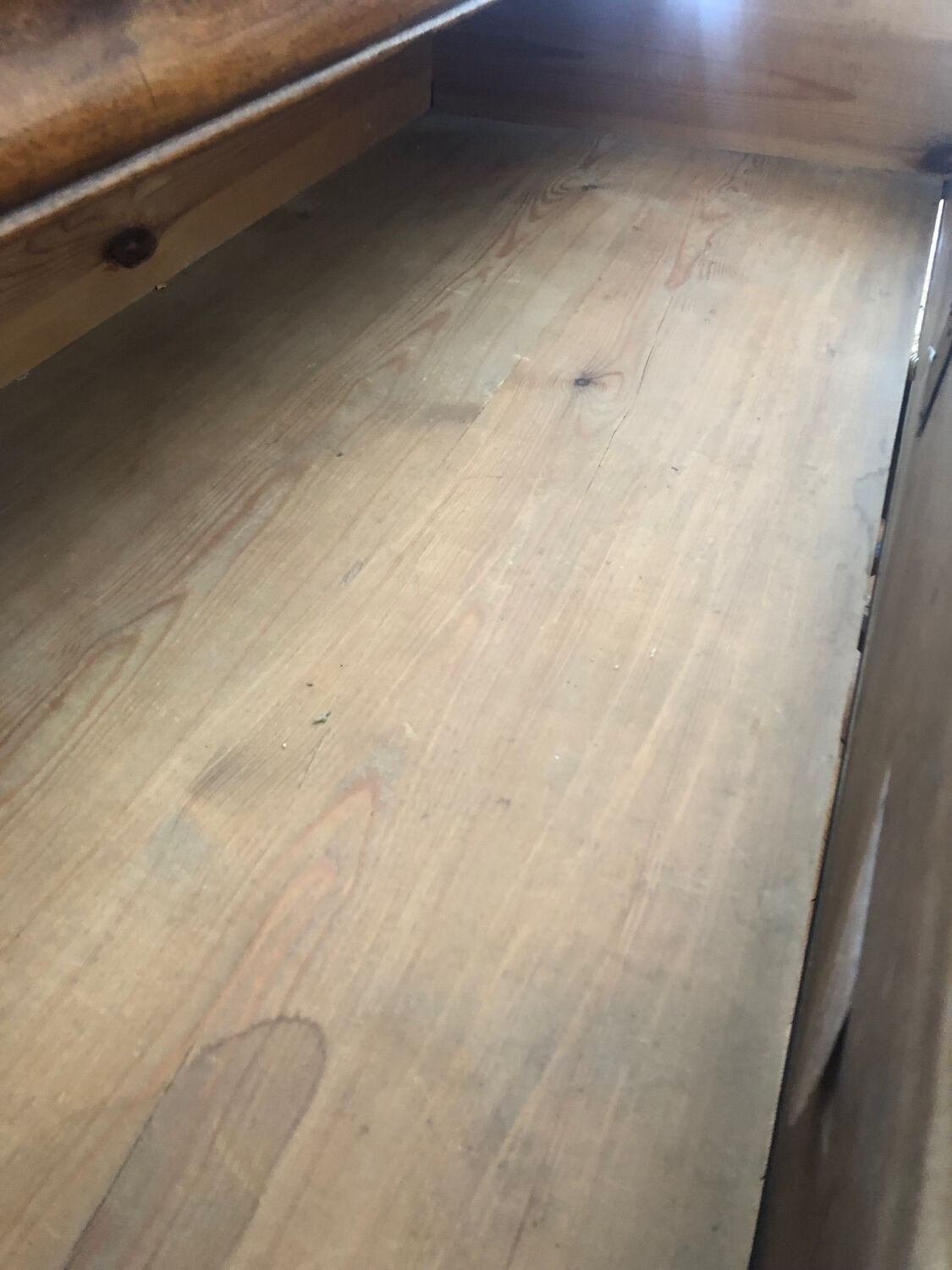 Wooden chest of drawers