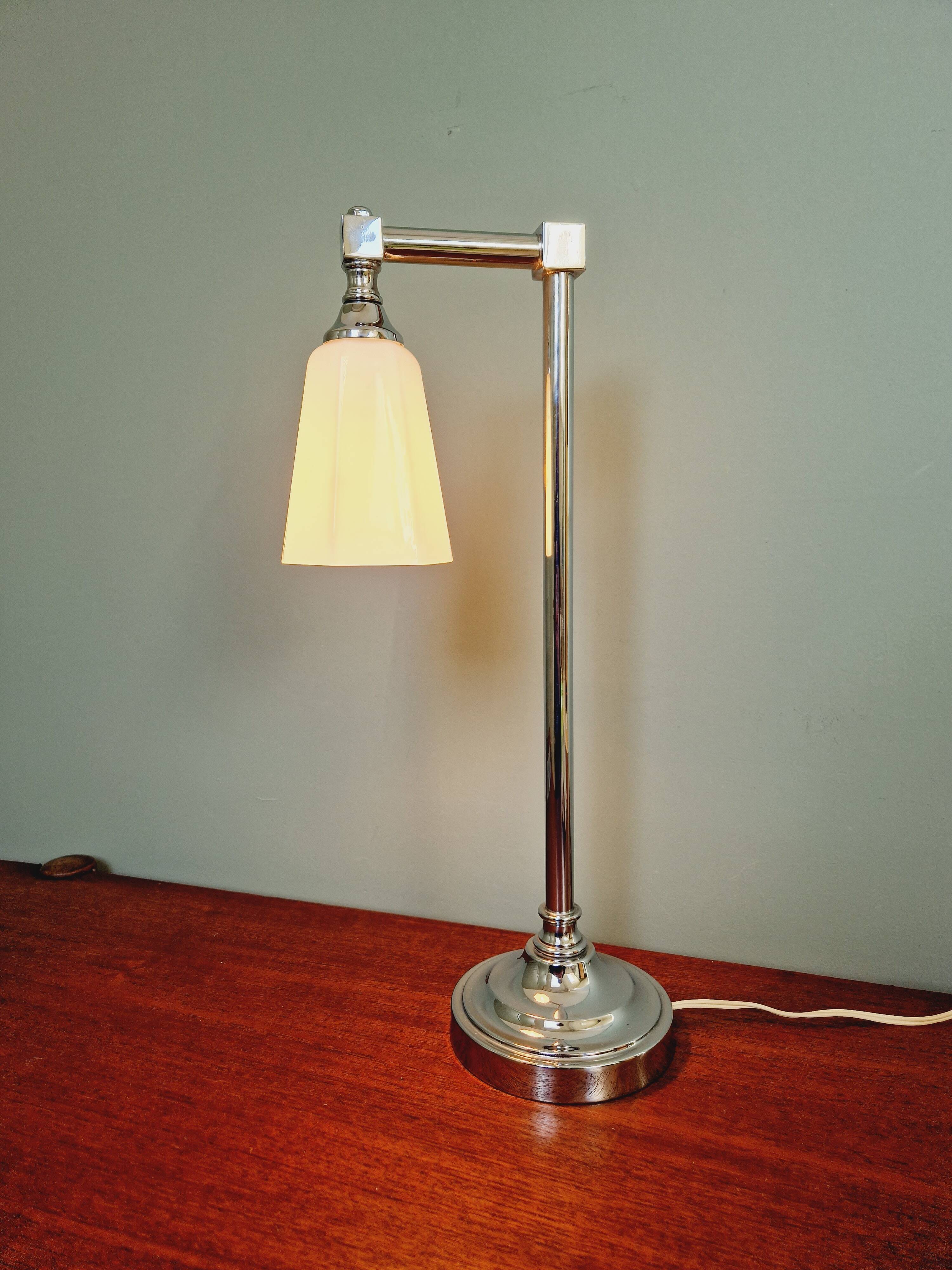 Desk lamp in chrome metal and white opaline