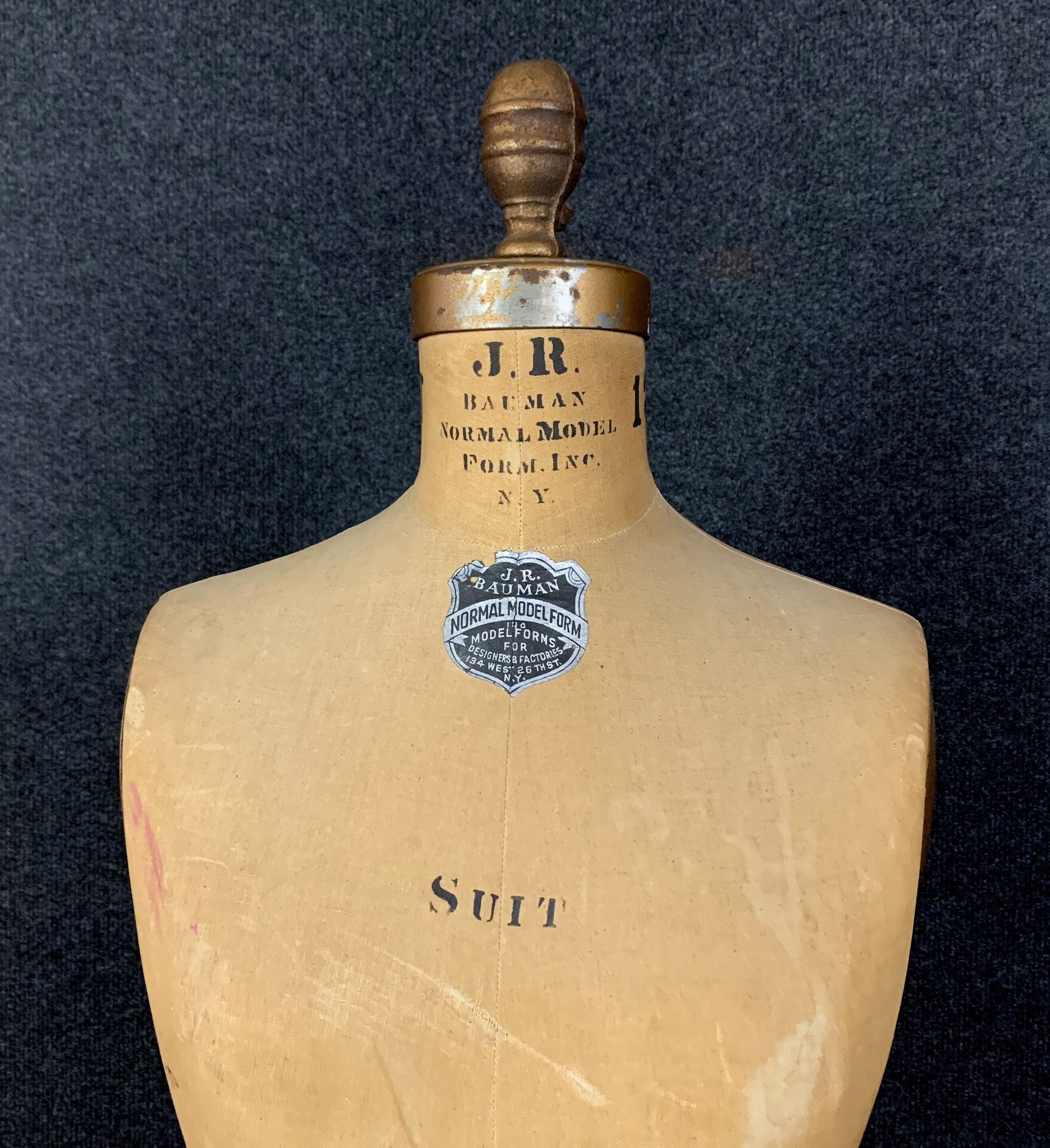 Mannequin couture in fabric and iron