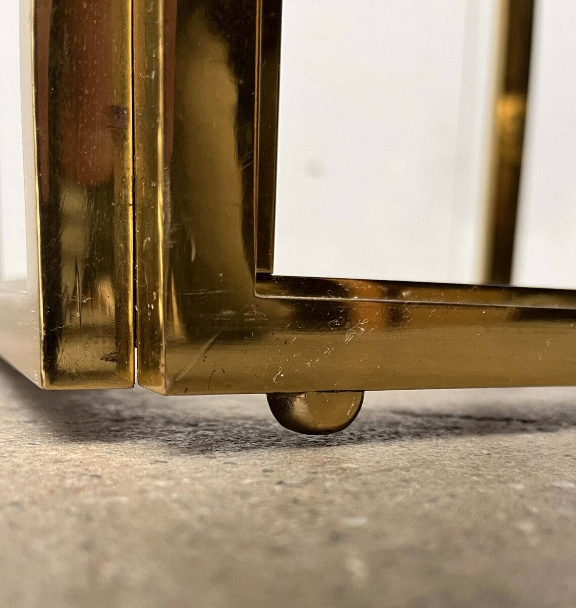 Cube side tables in brass and glass in the French Hollywood Regency style by Maison Charles, 1970s, set of 2.