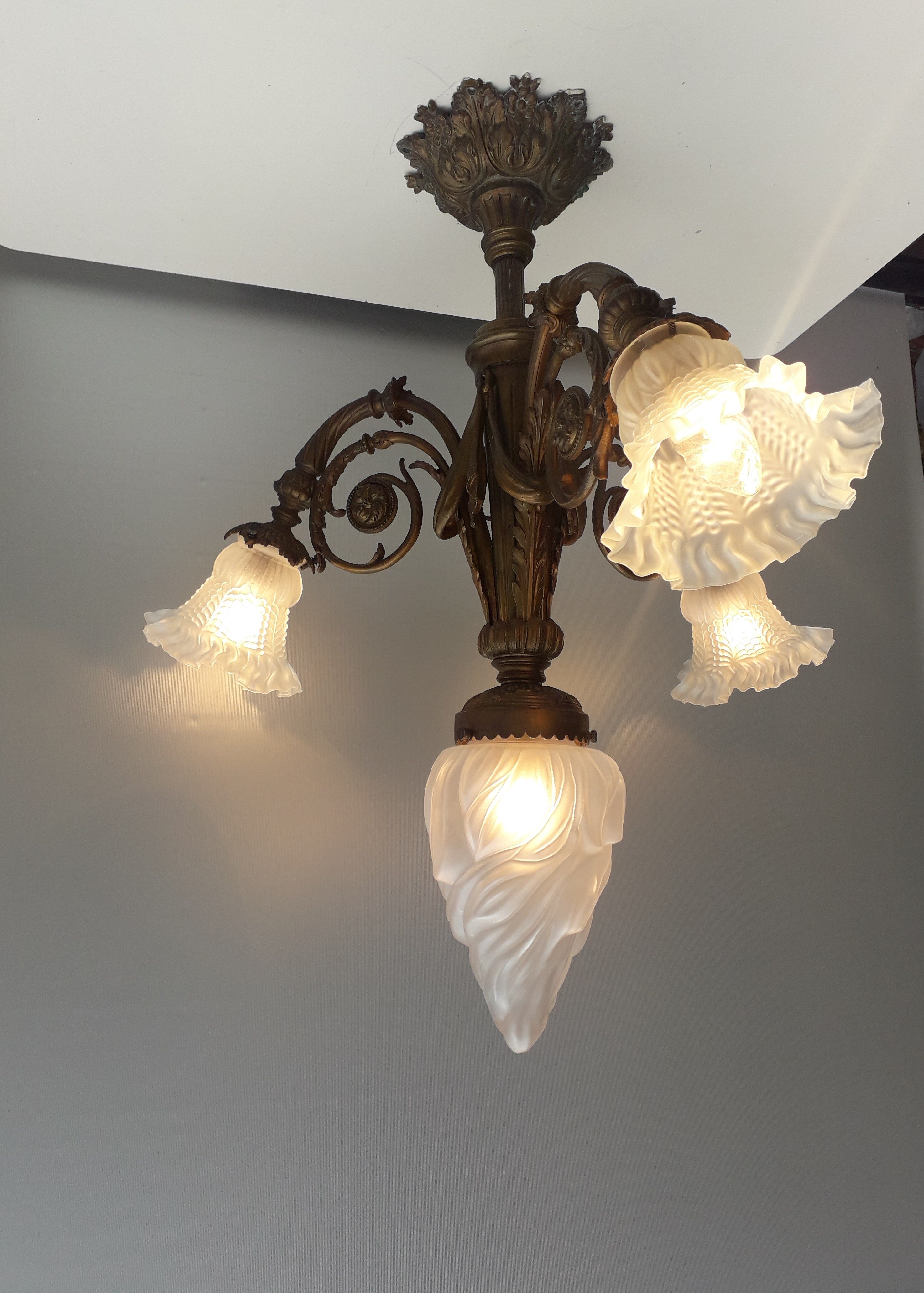 Art nouveau chandelier in bronze and pressed glass 1920