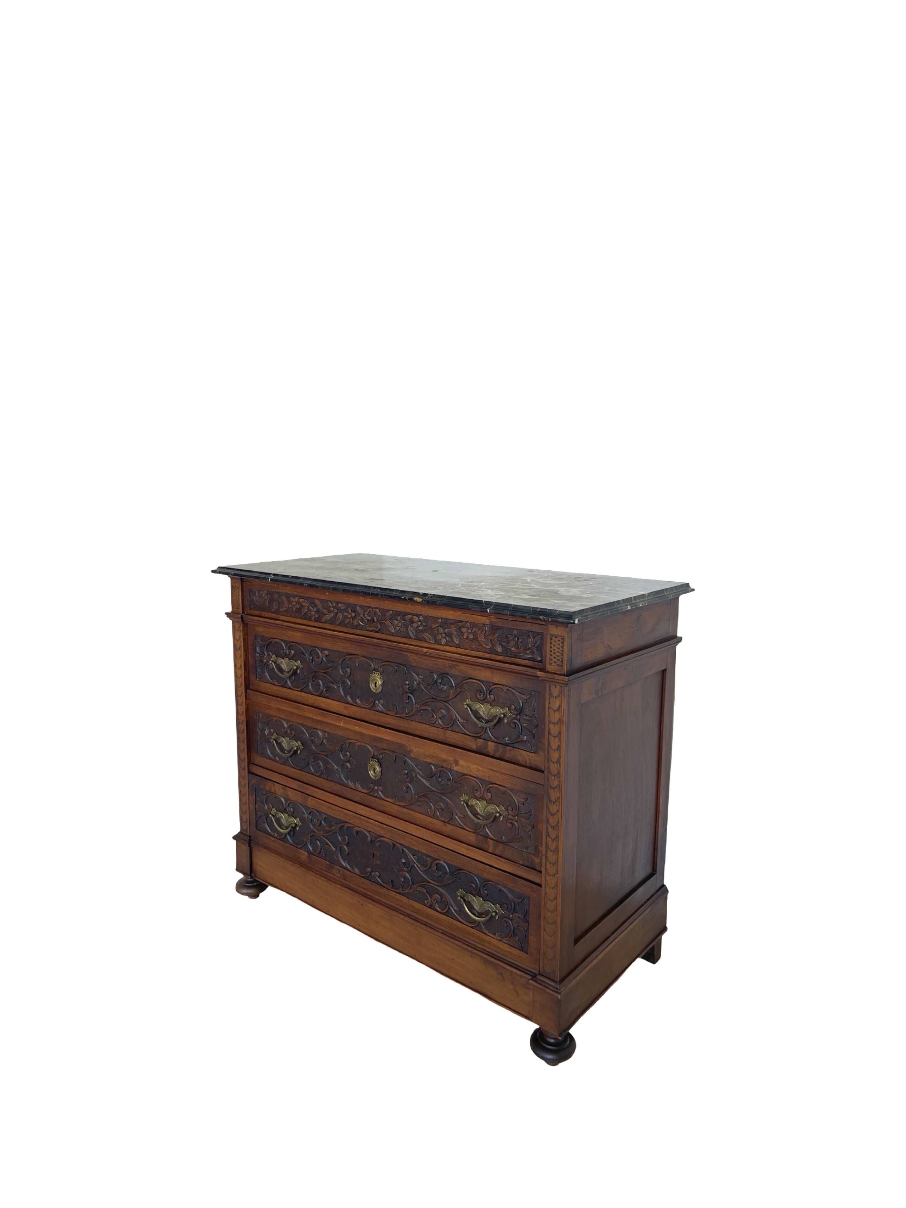 An Italian chest of drawers from the 1900s.