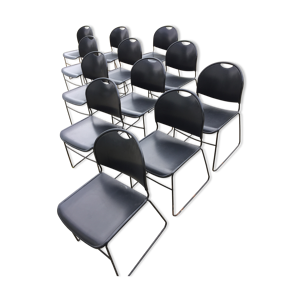 Chaises en pvc noir à piétements