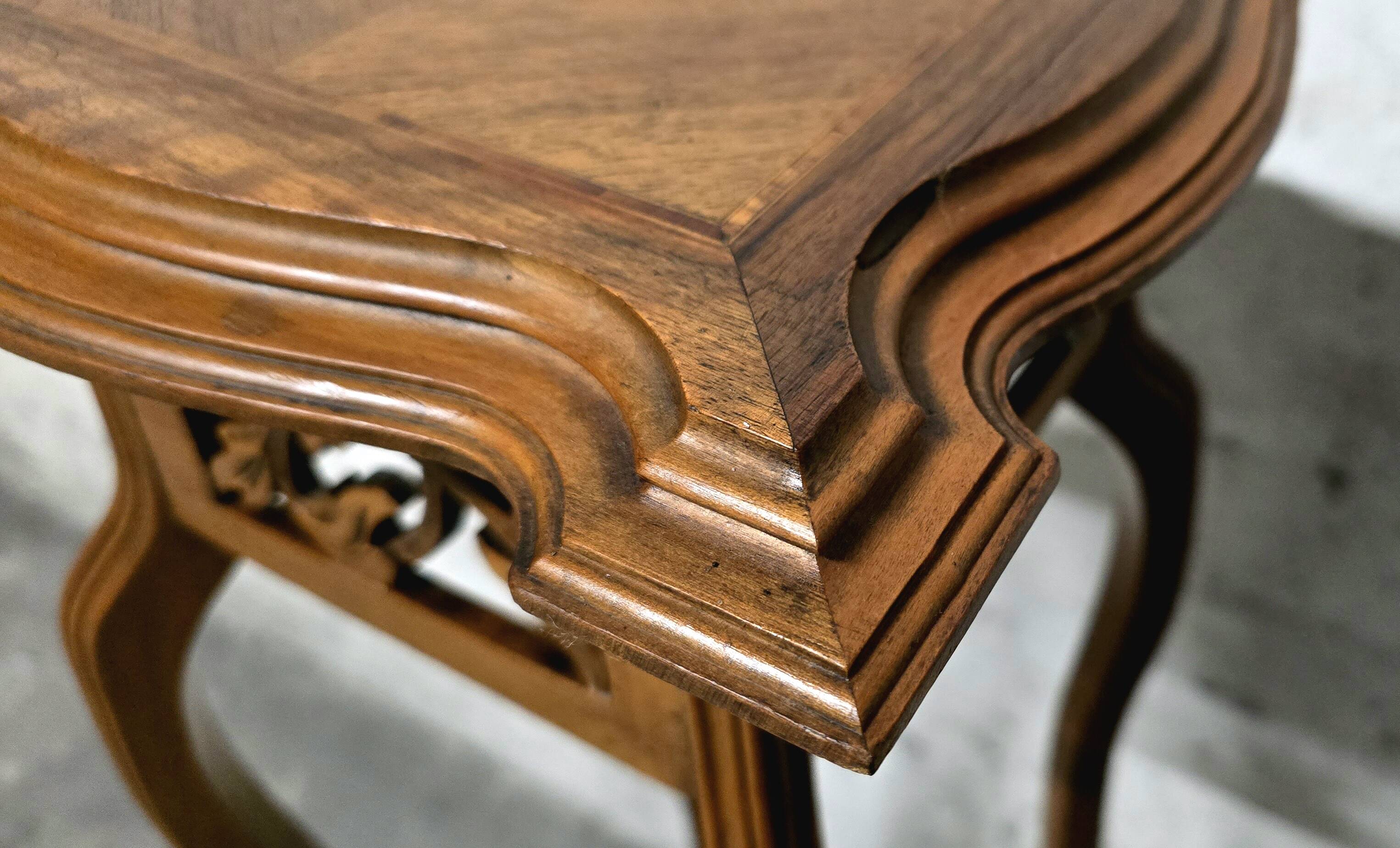 Art Nouveau High Walnut Stand - Jugendstil