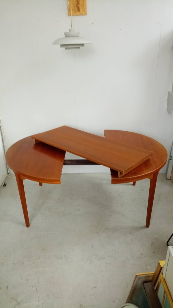 Table à manger ronde danoise de Sören Willadsen en teck, années 60