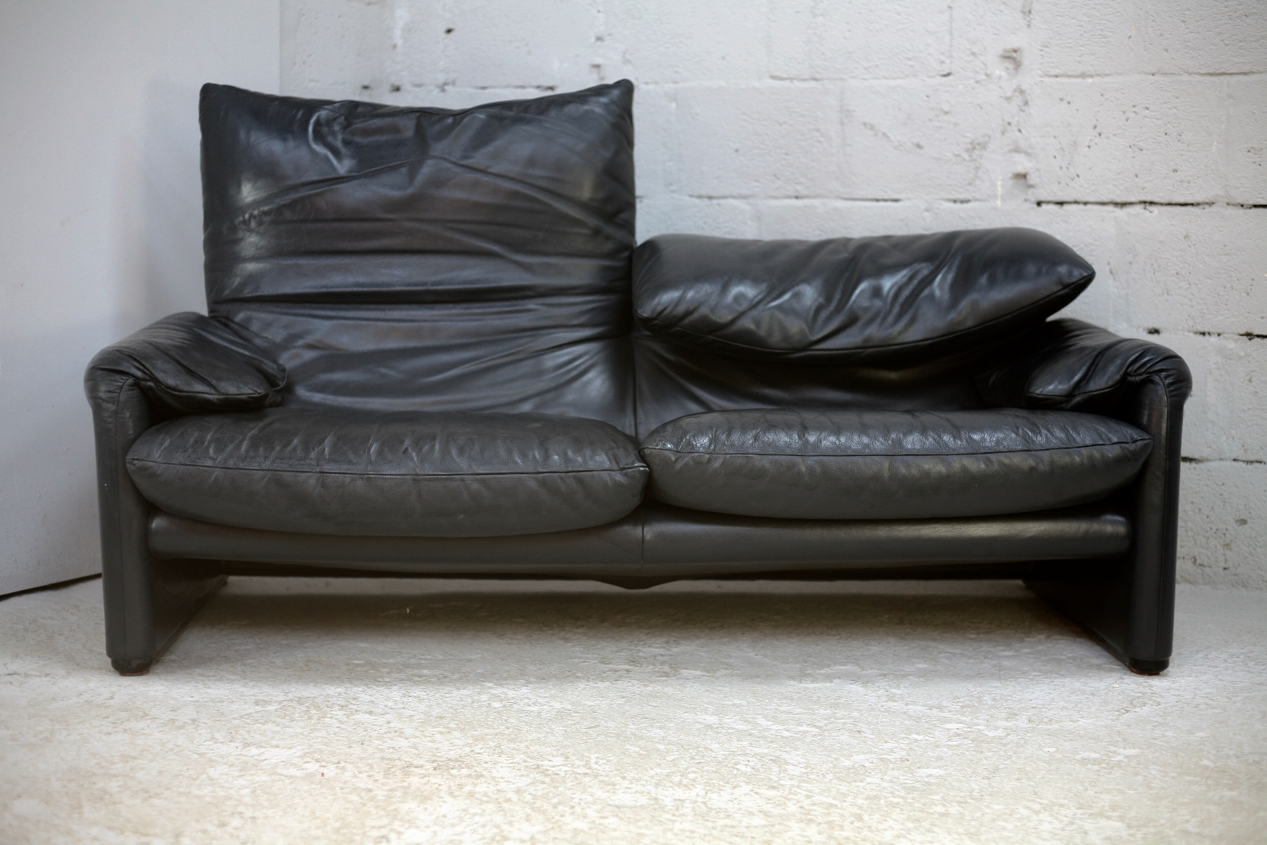 Sofa by Vico Magistretti, Cassina, Maralunga model. Italy, circa 1975. Navy blue leather