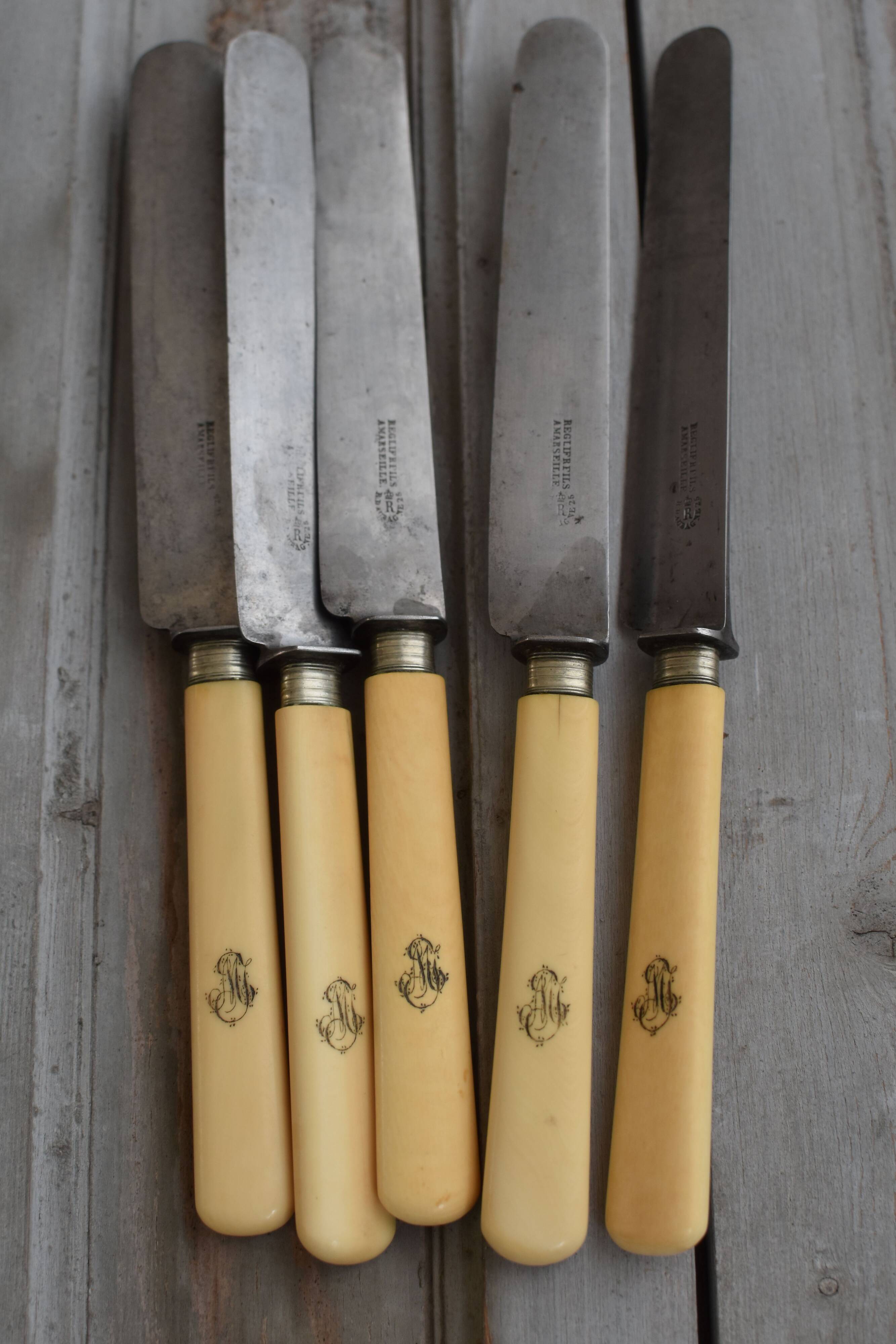 Set of 6 knives with monograms