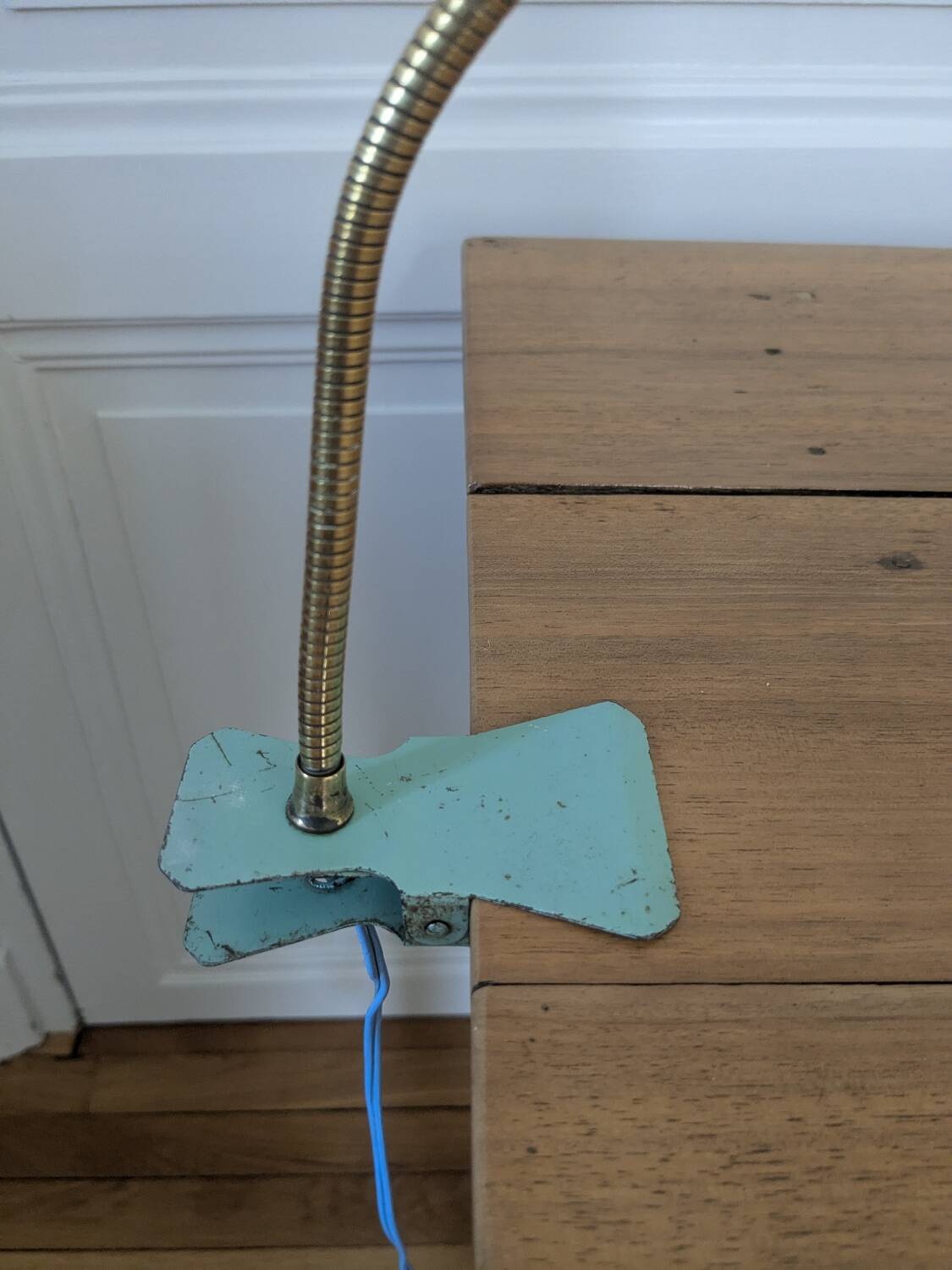 Vintage clip-on casserole lamp