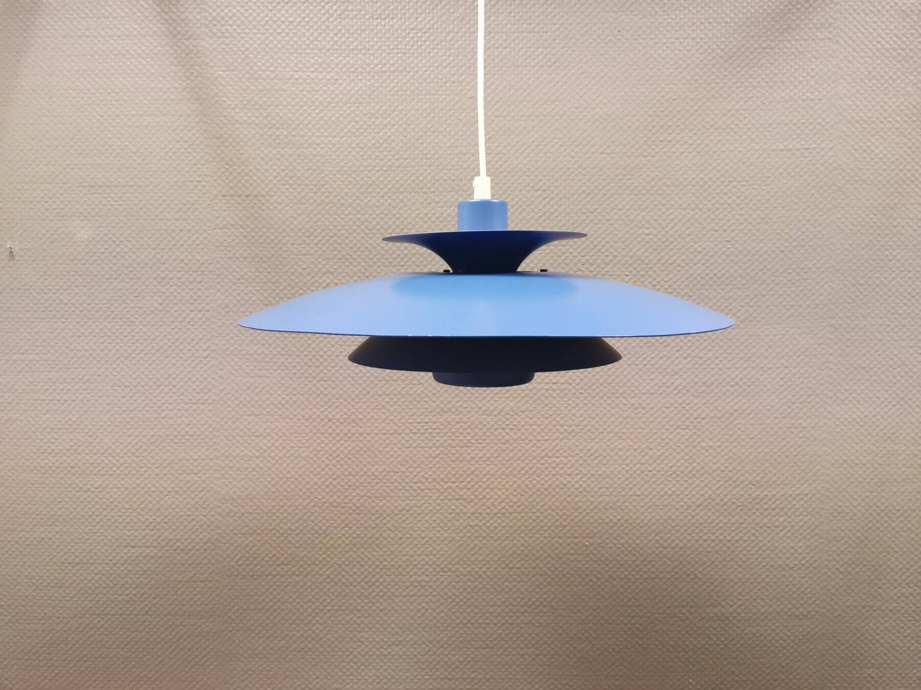 Hanging lamp from danish jeka, produced in the 80s, the model is called donau 3095-p.