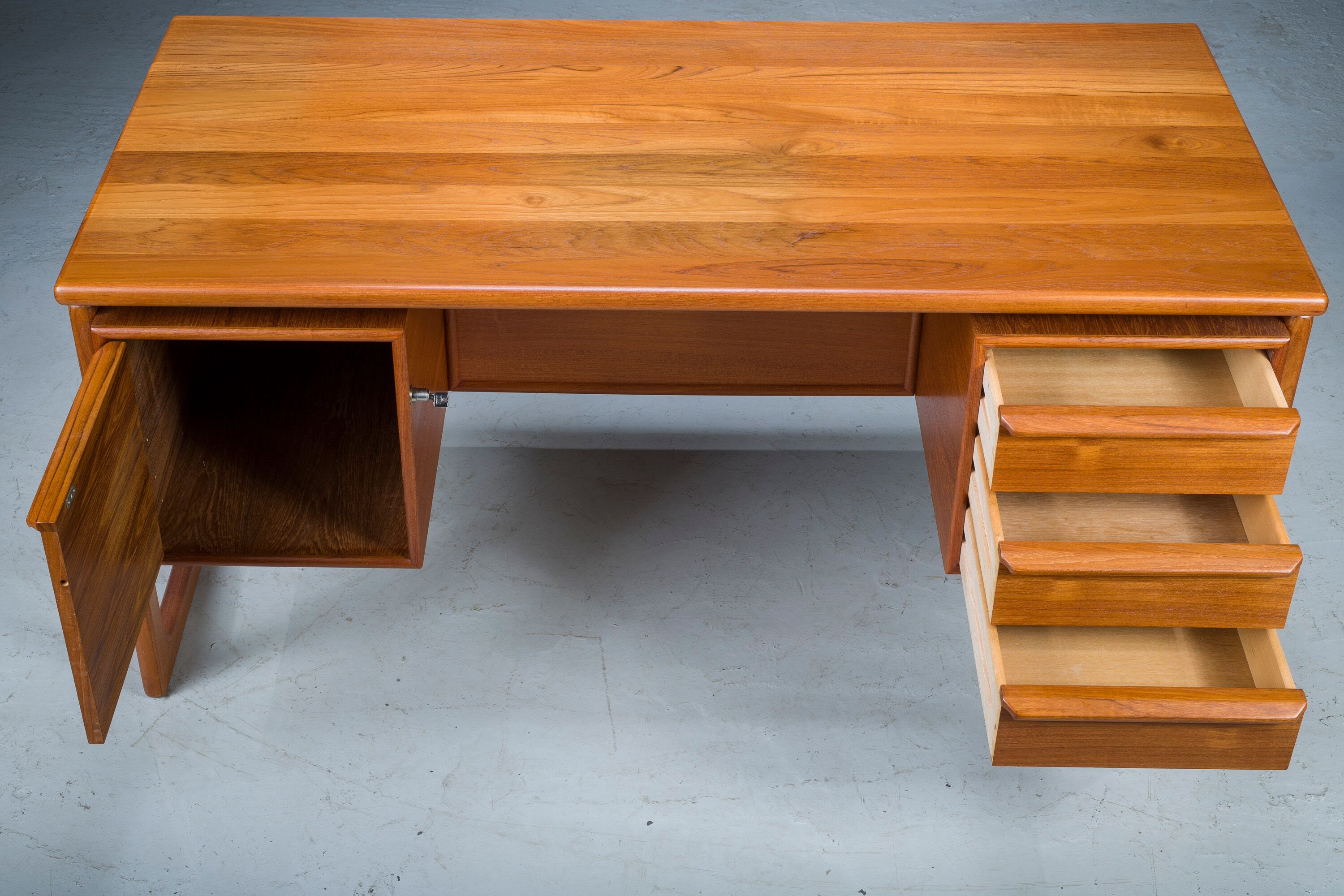 Freestanding Teak Desk from GV Møbler, 1960s
