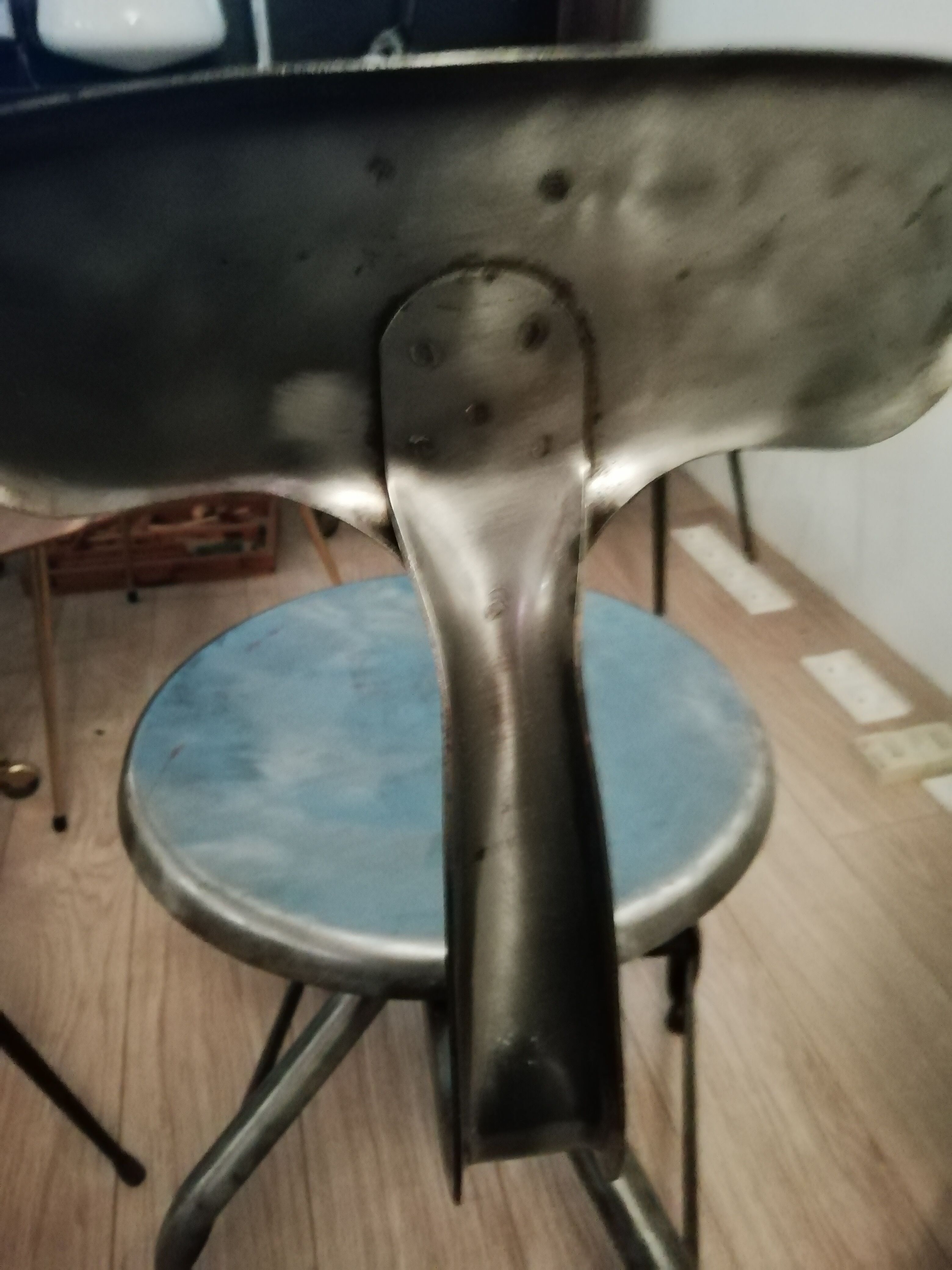 Paire de chaises Nicolle "queue de baleine"