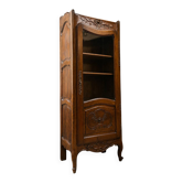 Vitrine en noyer sculpté – style Louis XV, début XXᵉ