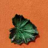 Retro leaf pocket emptier