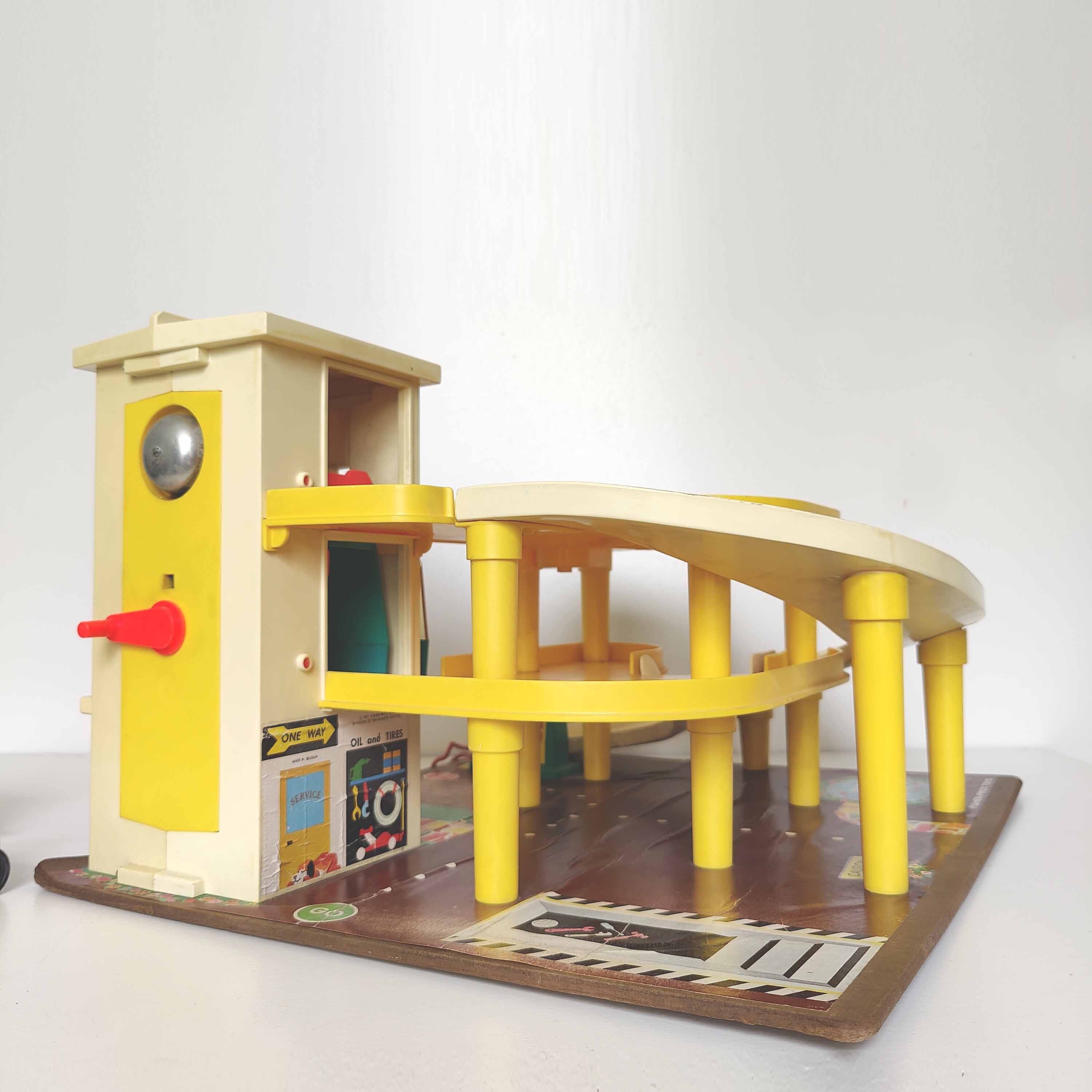Garage parking Fisher Price 1970