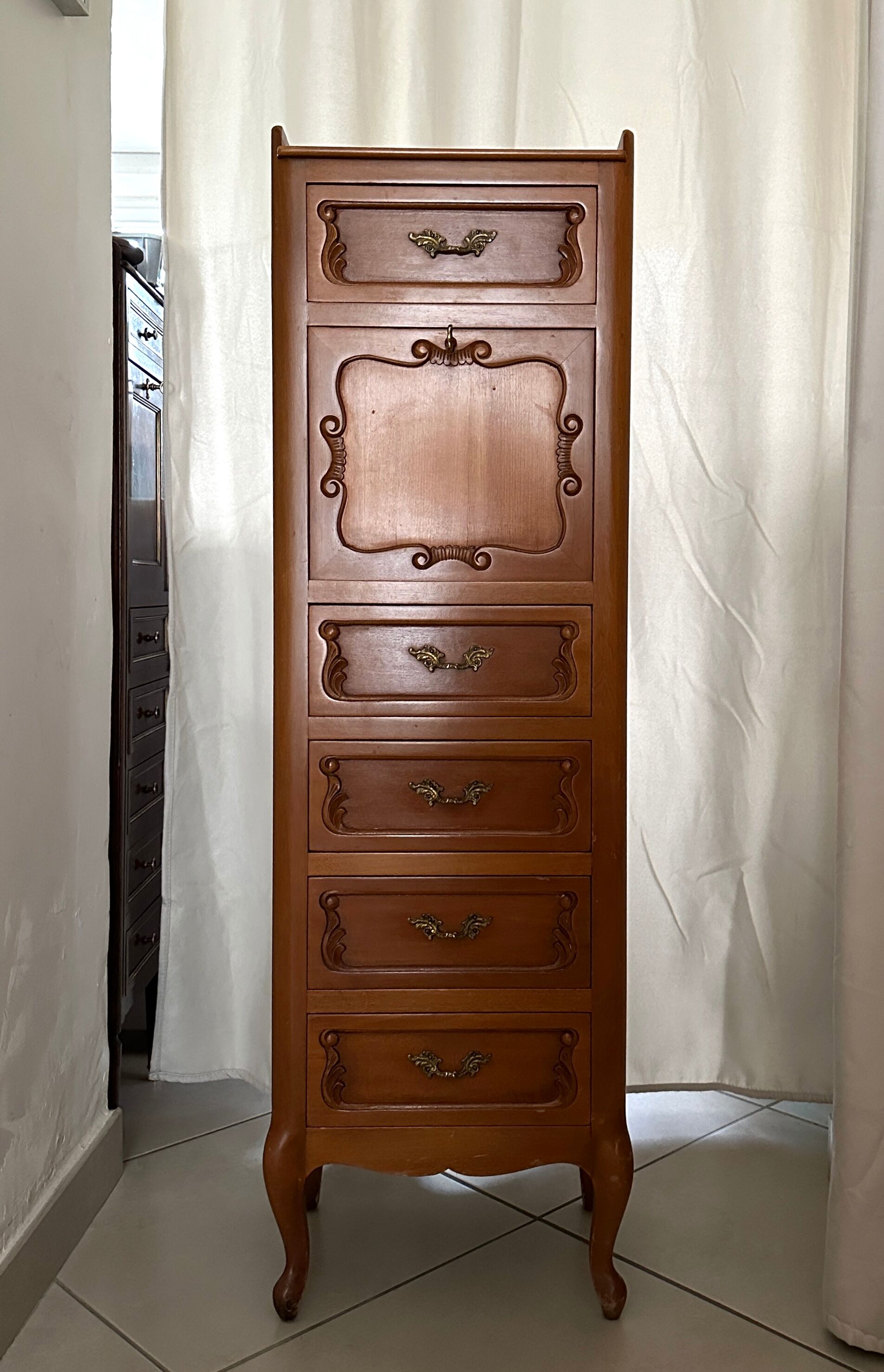Small cabinet column secretary