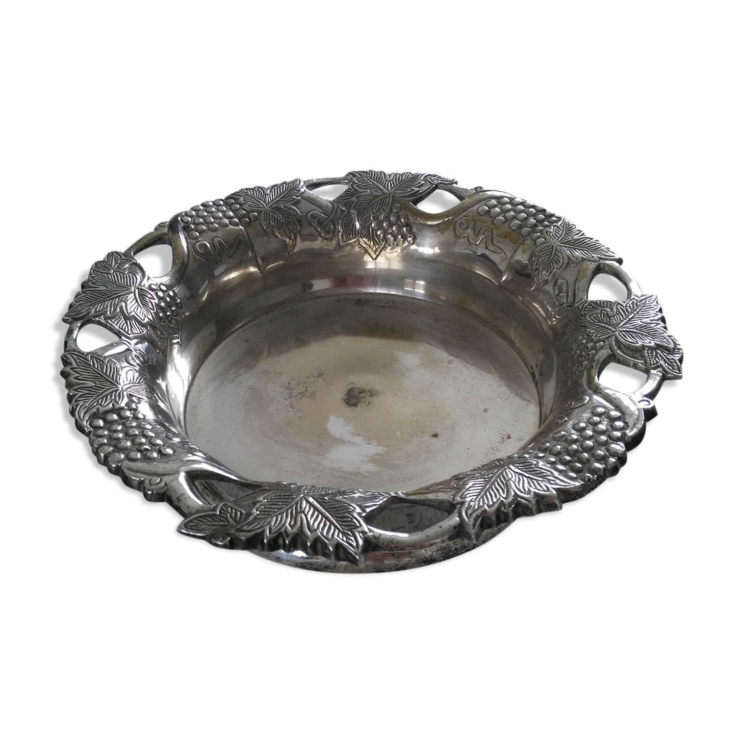 Silver metal fruit cup