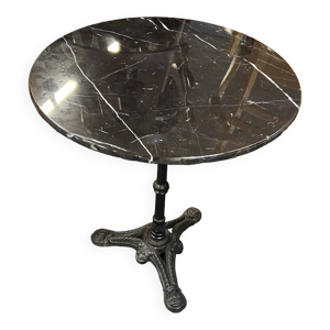 Table en marbre noir.