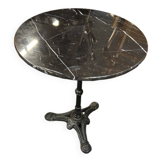 Black marble table.