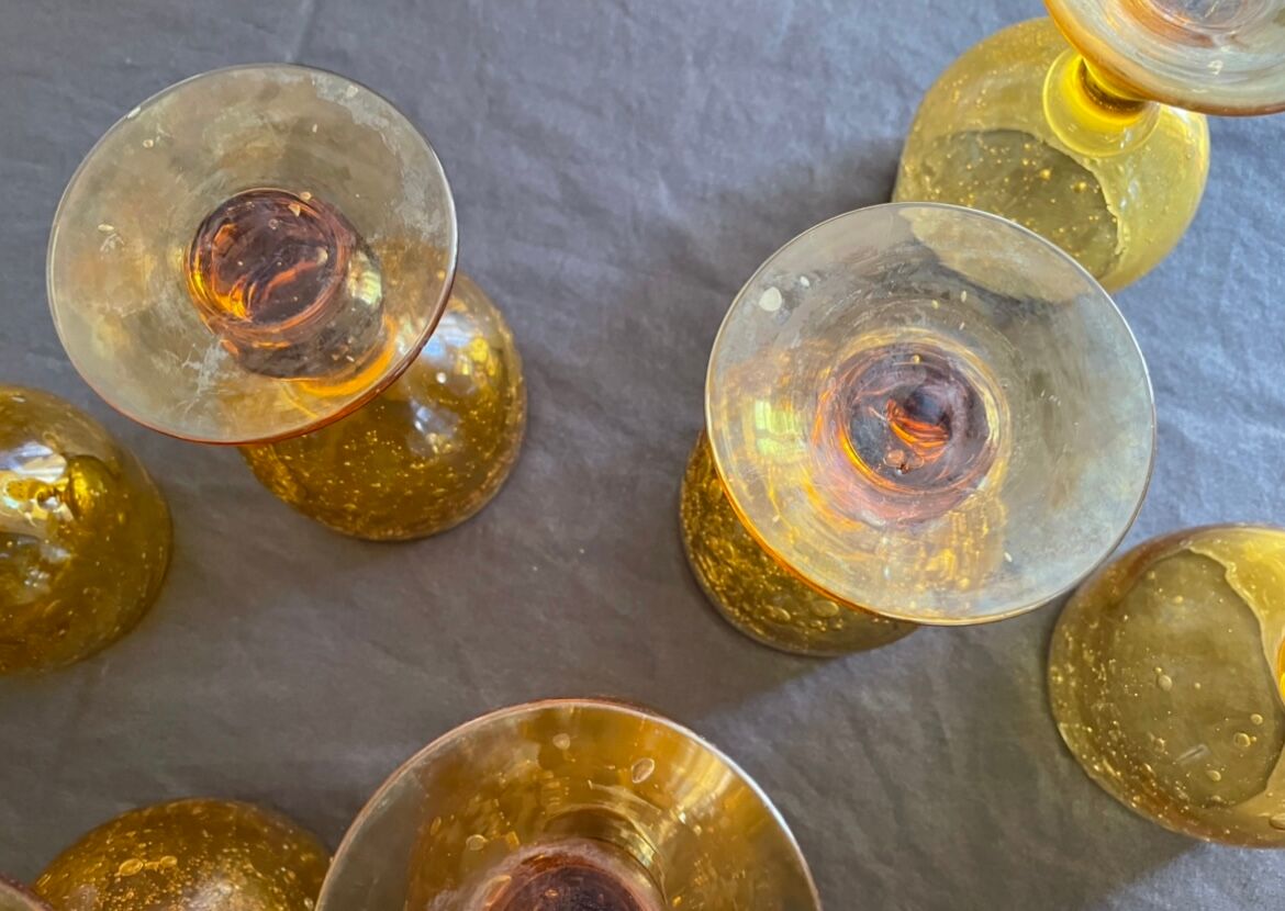 Amber bubble foot glasses